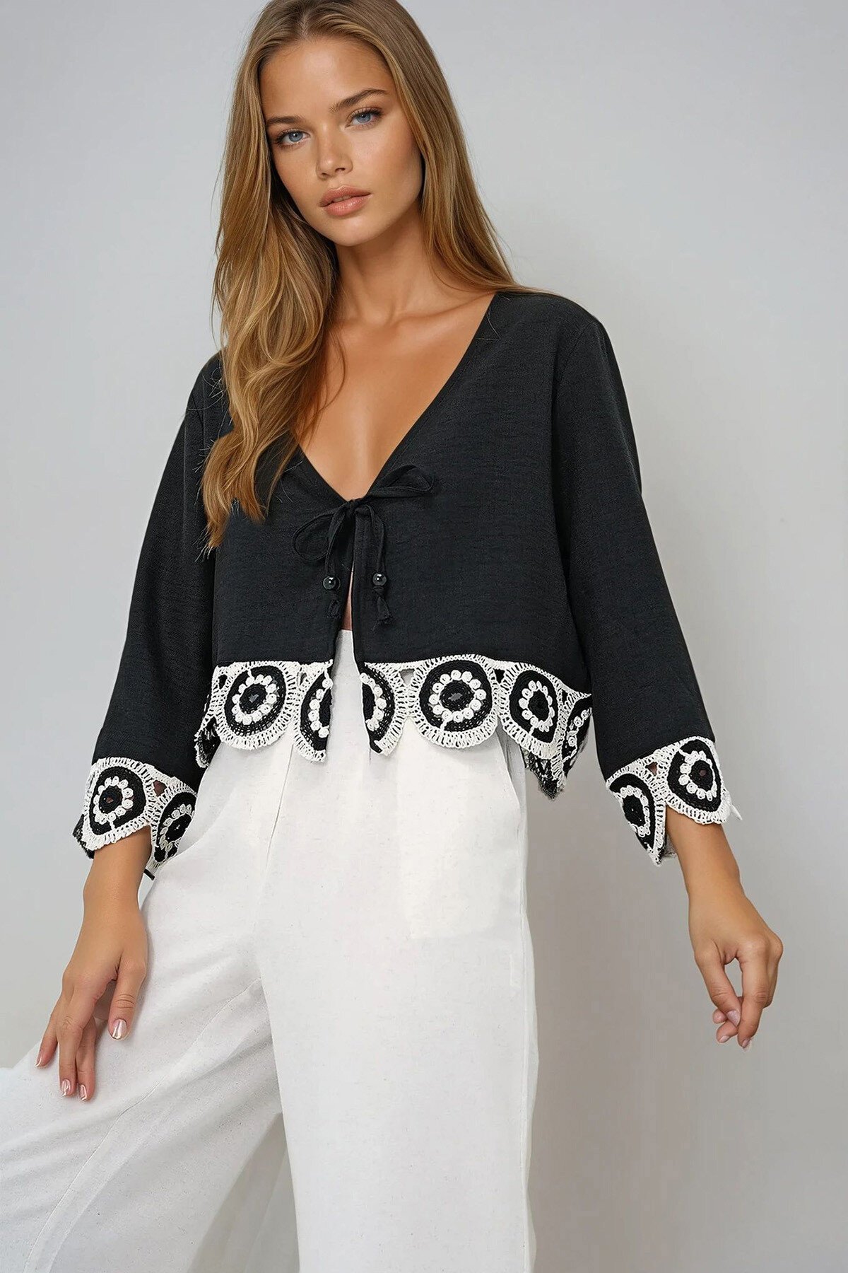 Siyah V Yaka Tığ İşi Motif Detaylı Bağlamalı Yazlık Ceket