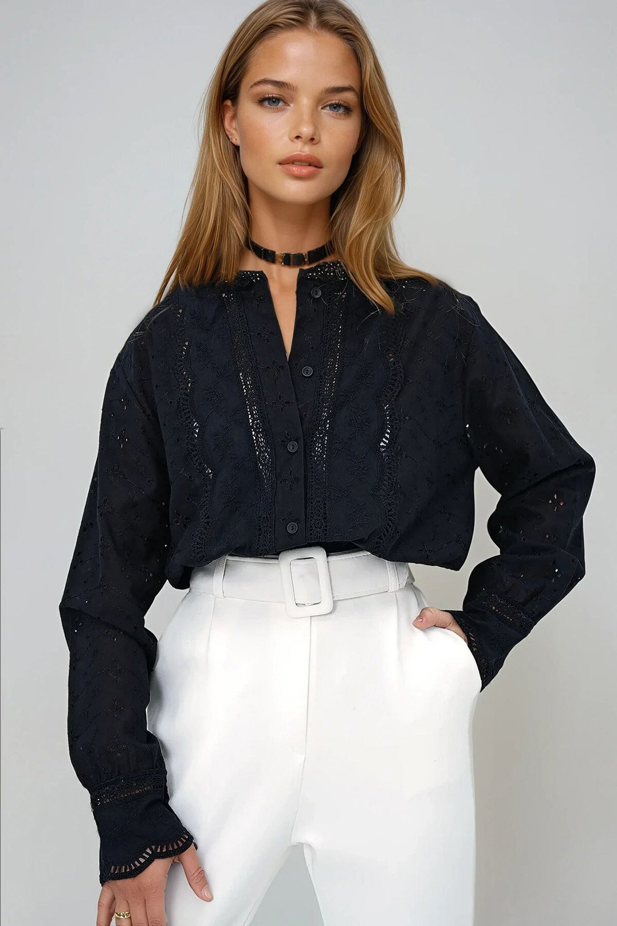 Siyah Yakası Fırfırlı Nakış İşlemeli Fisto Gömlek