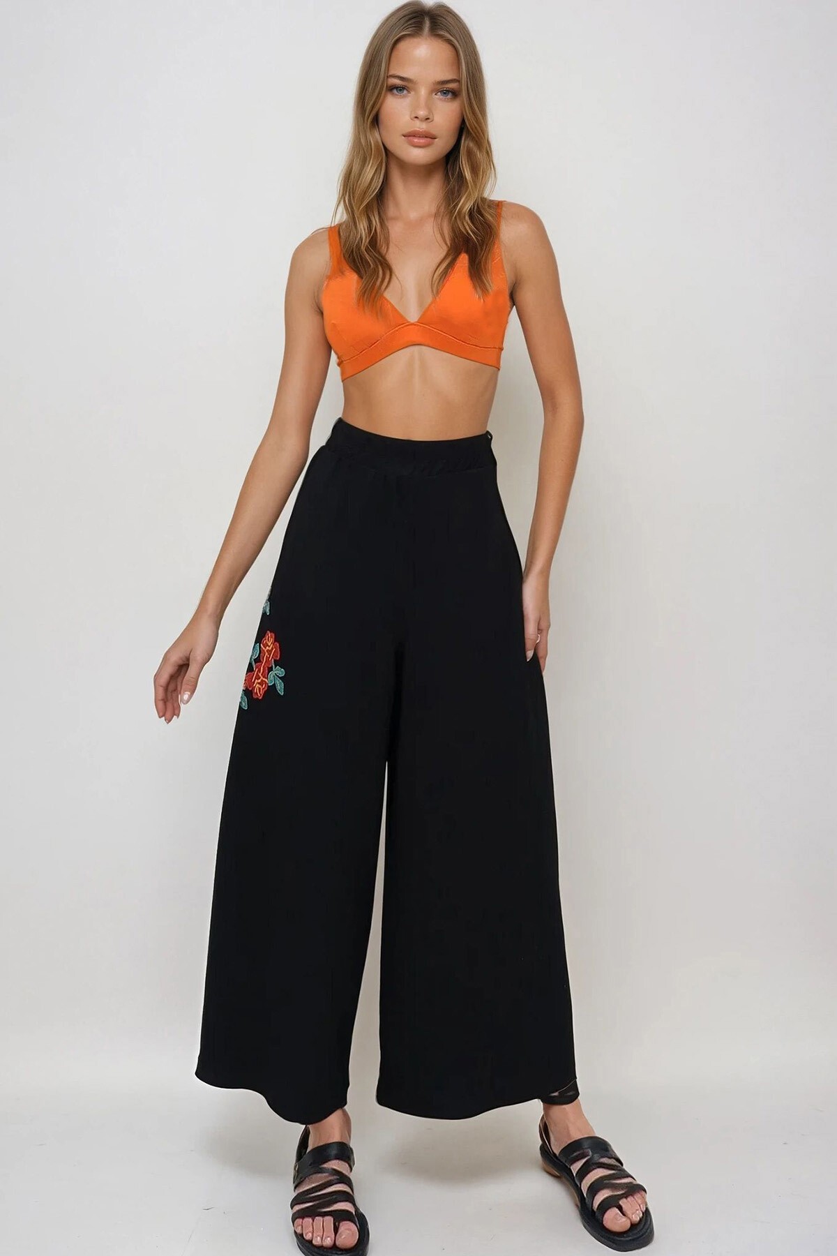 Siyah Yanları Etnik Desen Nakış İşlemeli Krinkıl Palazzo Pantolon