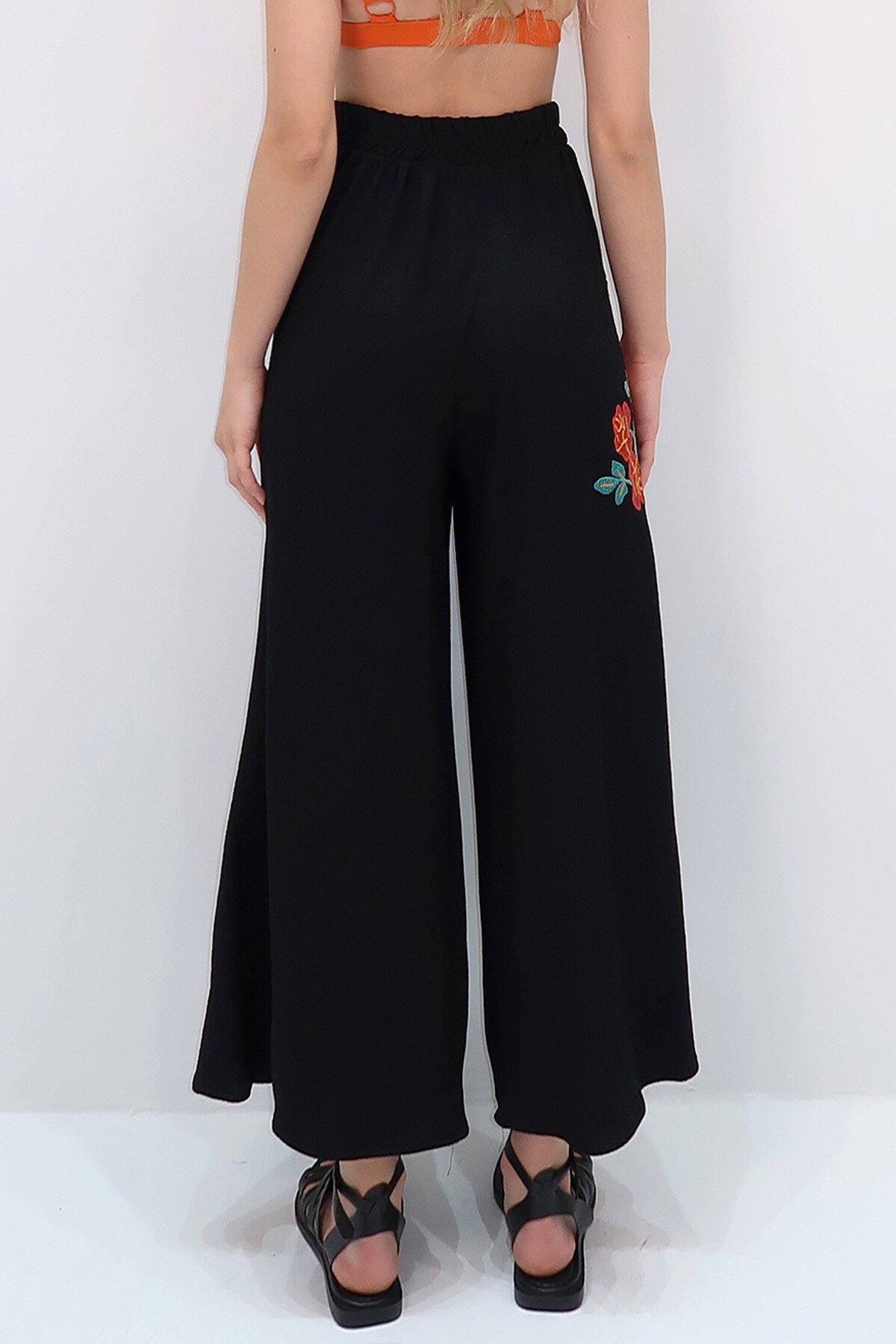 Siyah Yanları Etnik Desen Nakış İşlemeli Krinkıl Palazzo Pantolon