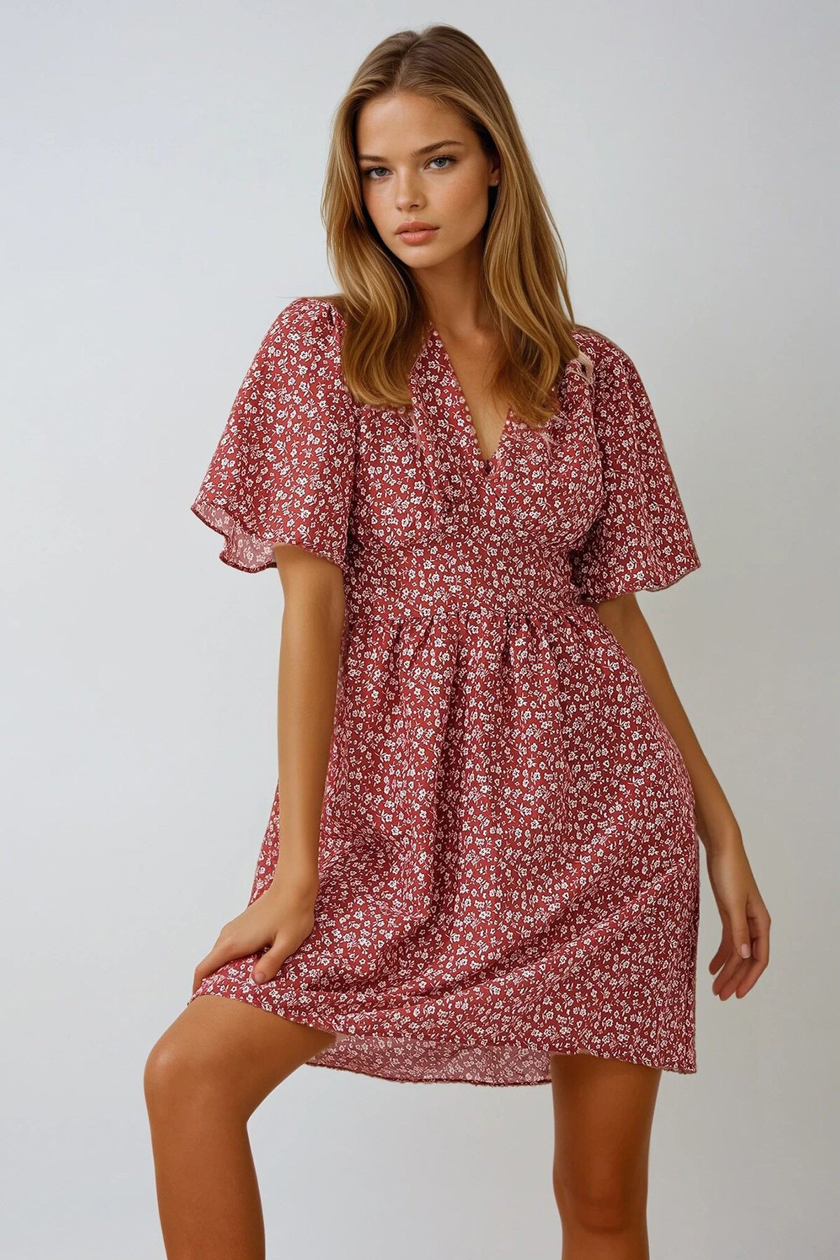 Tarçın V Yaka Kısa Kol Çiçek Desenli Eteği Volanlı Dokuma Elbise