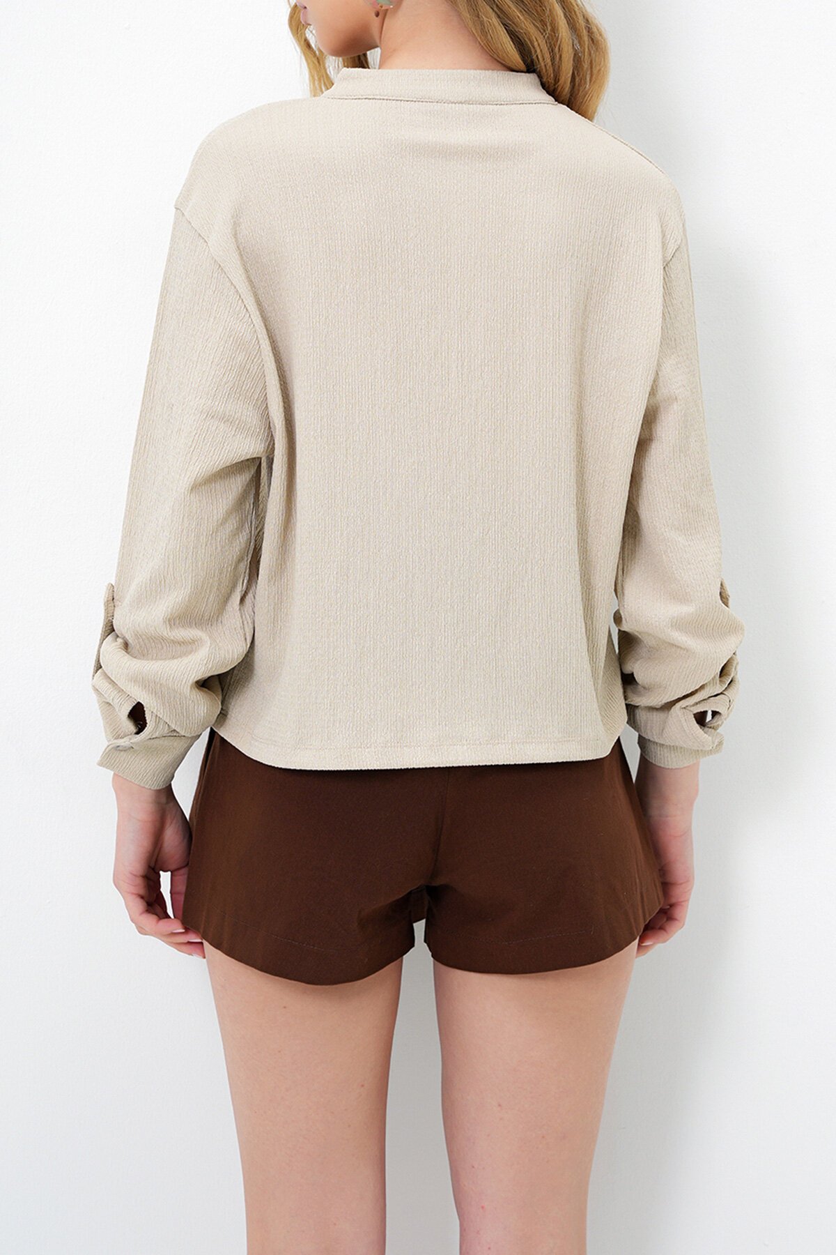 Taş Geniş Kesim Önü Düğmeli Tek Cepli Crop Bluz