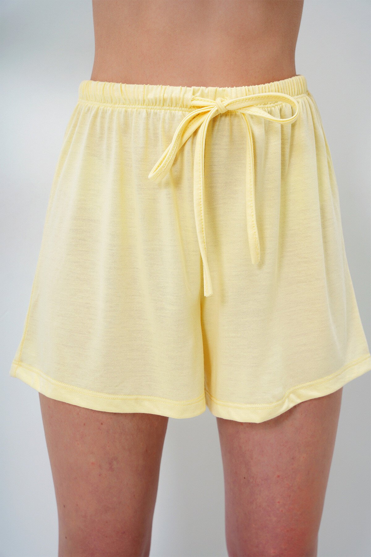 Tereyağı Sarısı Limon Baskılı Pamuklu Basic T Shırt Ve Şortlu Pijama Takımı