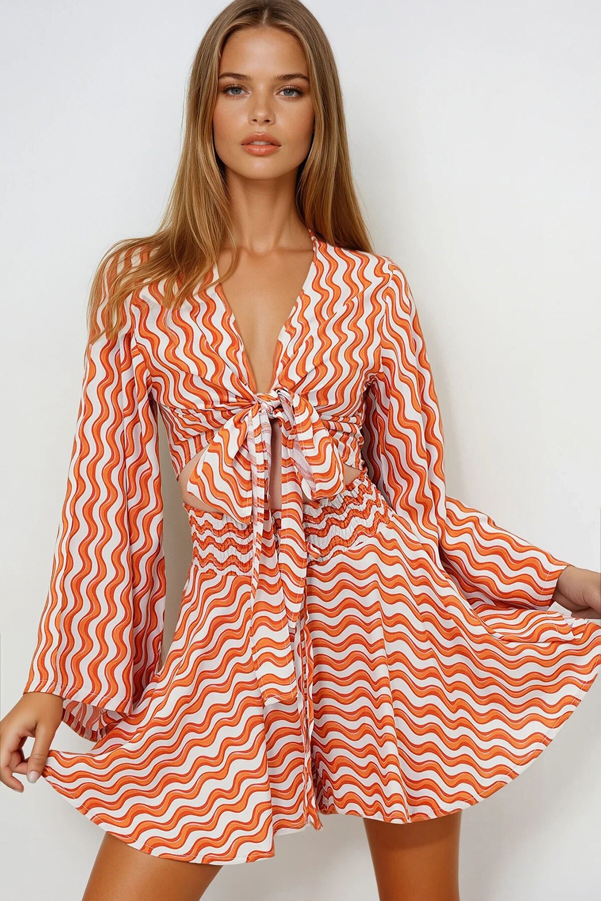 Turuncu Desenli Volan Kol Bağlamalı Dokuma Crop Bluz Ve Şort Etek Takım