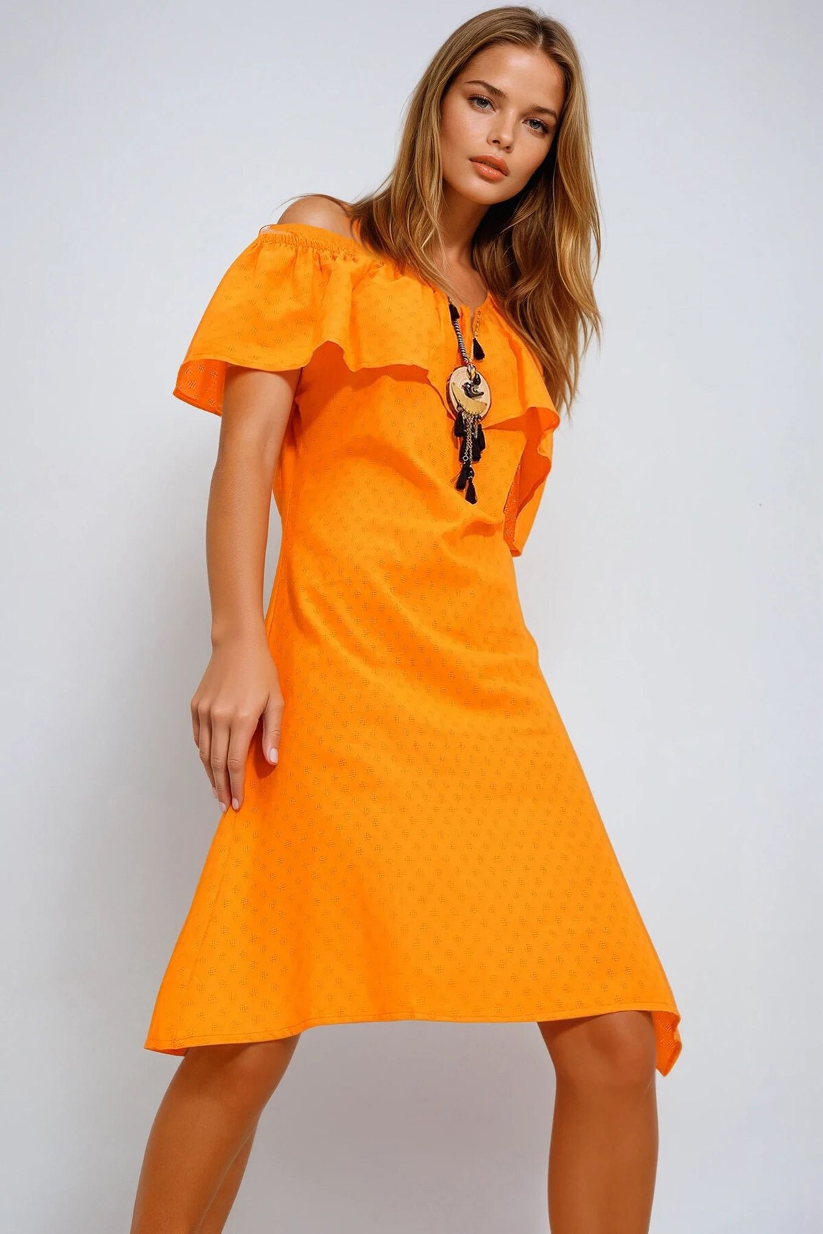 Turuncu Madonna Yaka Kendinden Desenli Dokuma Elbise