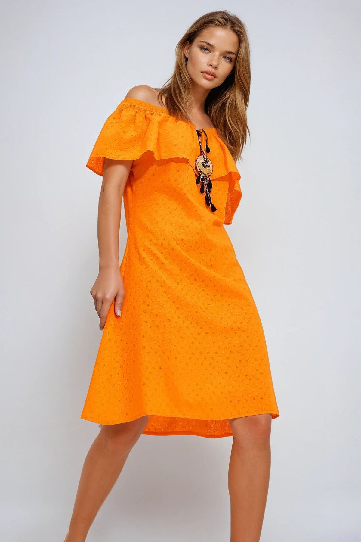 Turuncu Madonna Yaka Kendinden Desenli Dokuma Elbise