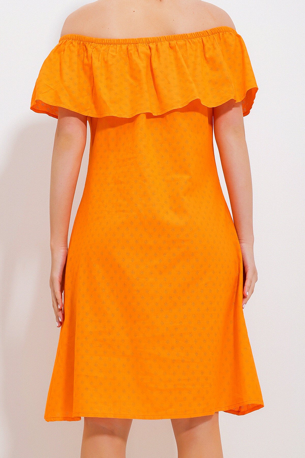 Turuncu Madonna Yaka Kendinden Desenli Dokuma Elbise