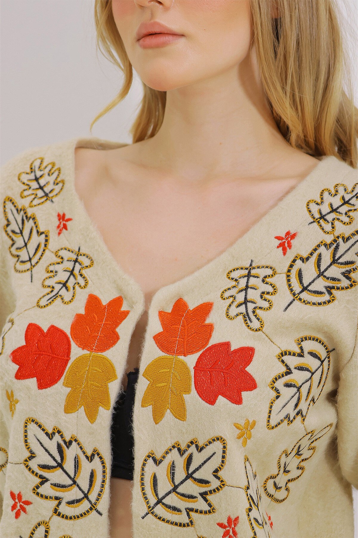 Vanilya Bisiklet Yaka Full Nakışlı Yumoş Ceket