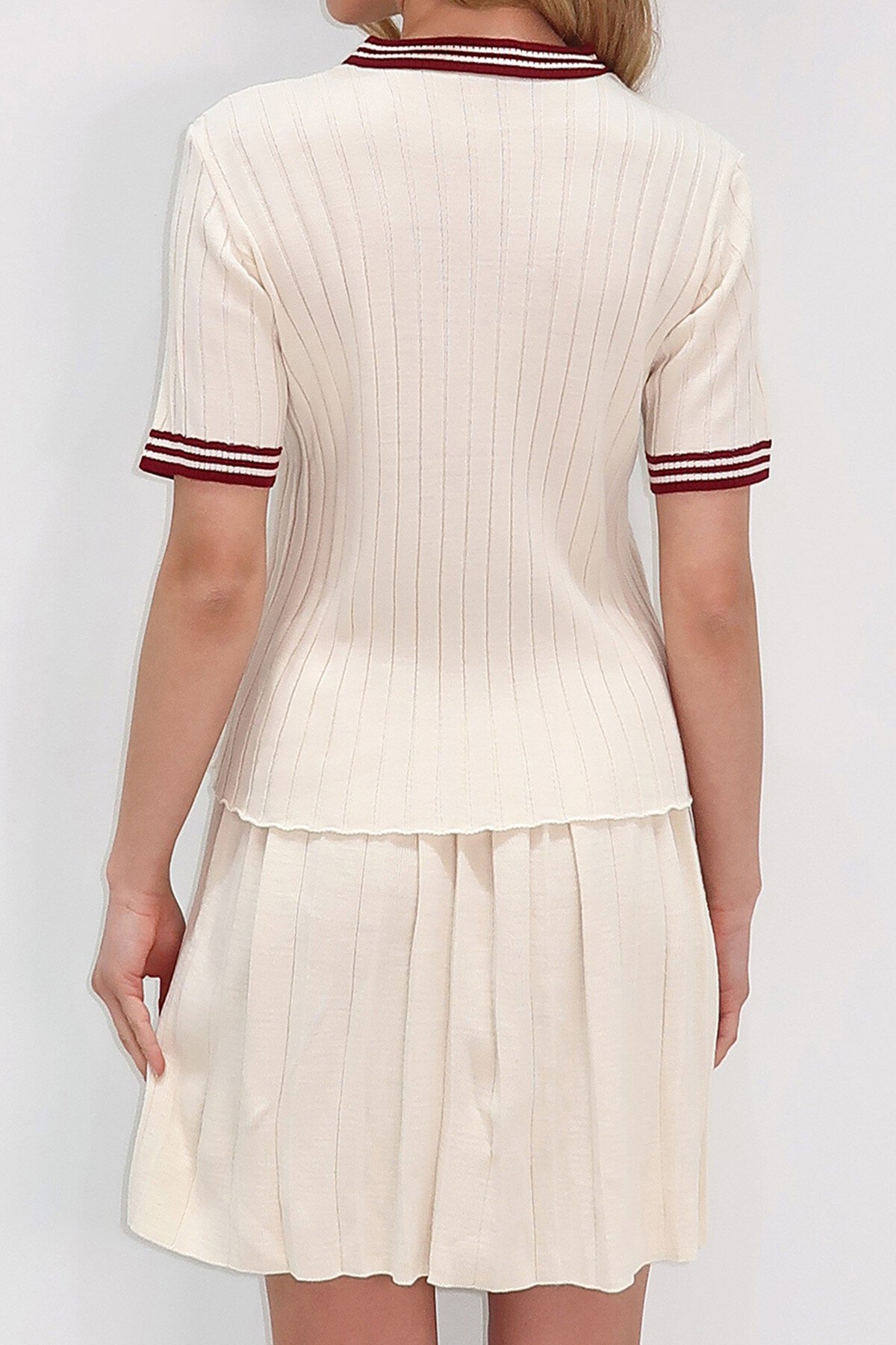 Vanilya Bisiklet Yaka Nakışlı Triko Vluz Ve Mini Etek Takım