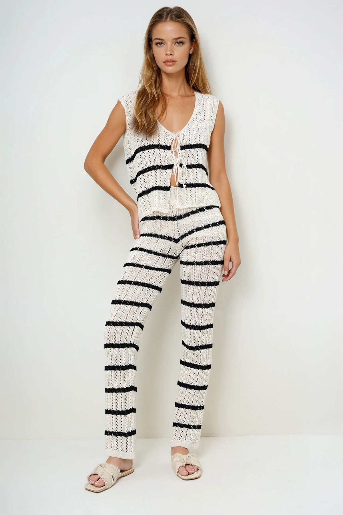 Vanilya Delik Ajurlu Çizgili Bağlamalı Triko Yelek Ve Palazzo Pantolon Takım
