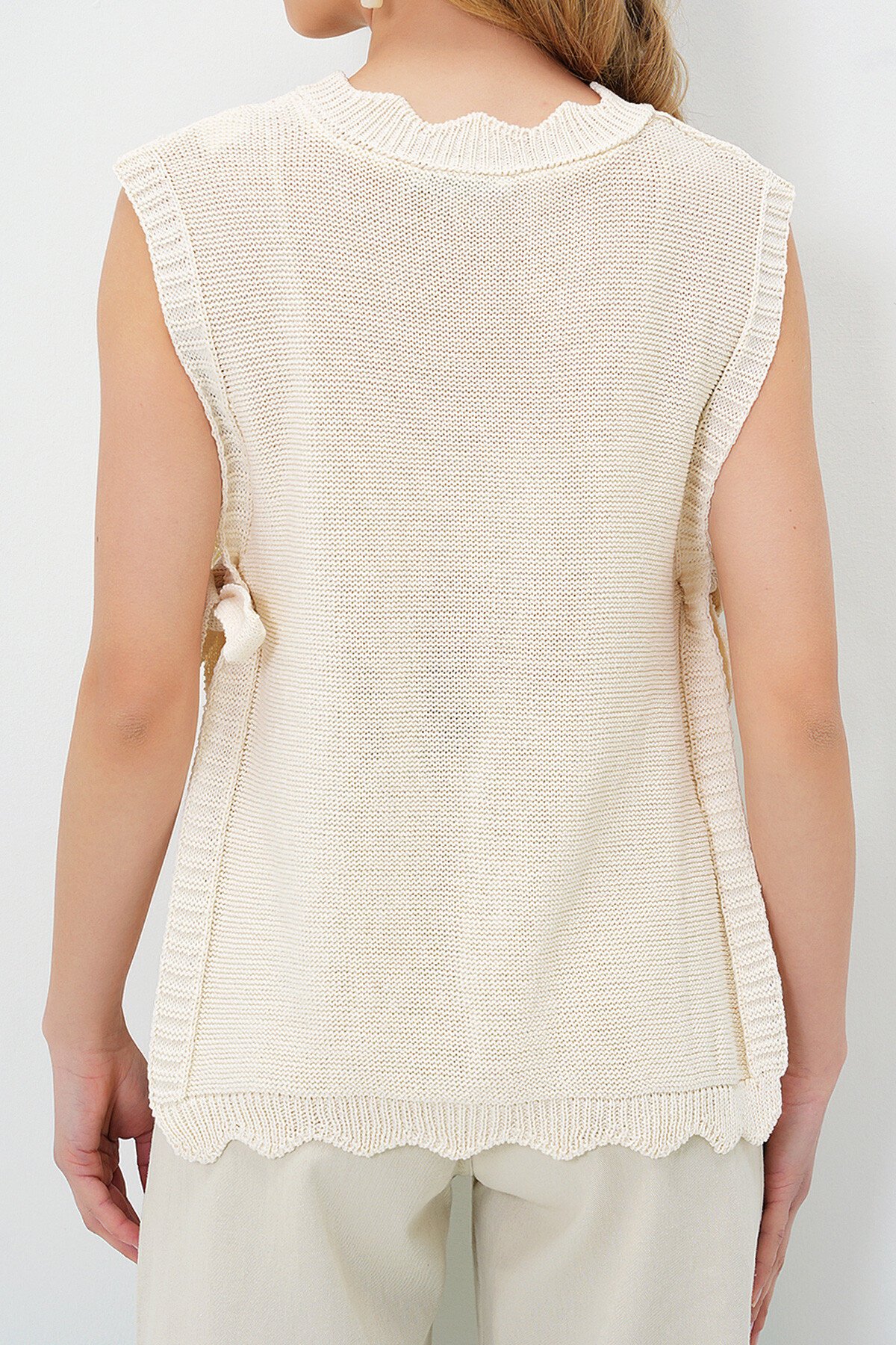 Vanilya Fiyonk Detaylı Yanları Bağcıklı Süveter