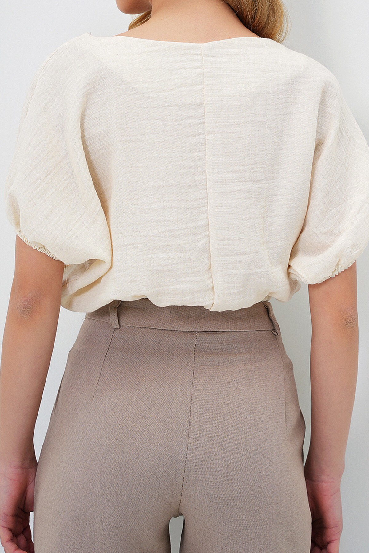 Vanilya Müslin Kumaş Kayık Yaka Dokuma Crop Bluz
