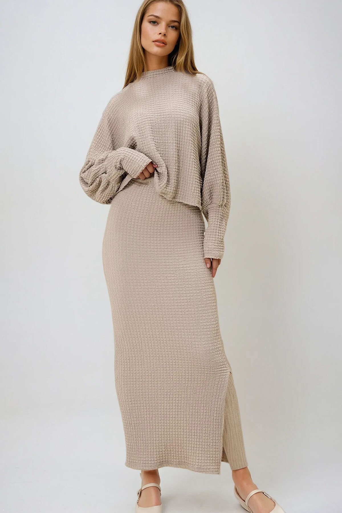 Vizon Dik Yaka Prenses Kol Geniş Kesim Gofre Kumaş Bluz Ve Yırtmaçlı Etek Takım