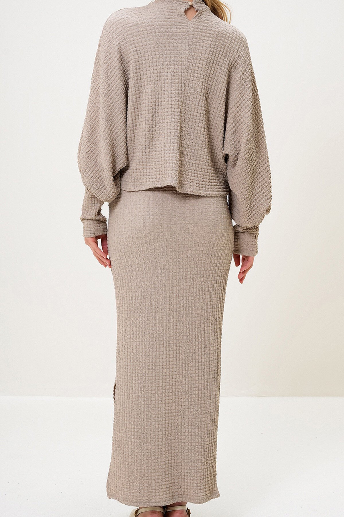 Vizon Dik Yaka Prenses Kol Geniş Kesim Gofre Kumaş Bluz Ve Yırtmaçlı Etek Takım