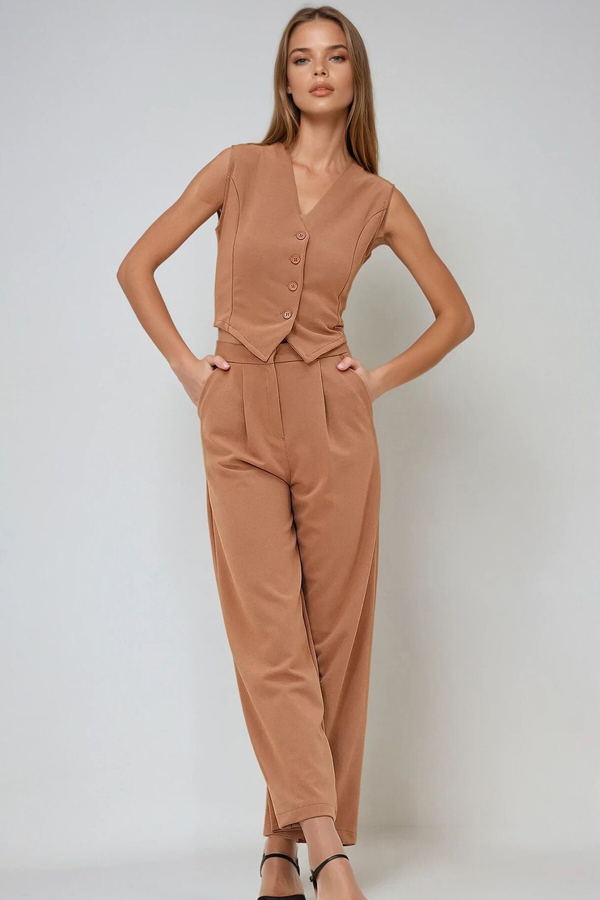 Vizon V Yaka Önü Düğmeli Yelek Ve Çift Cepli Palazzo Pantolon Takım