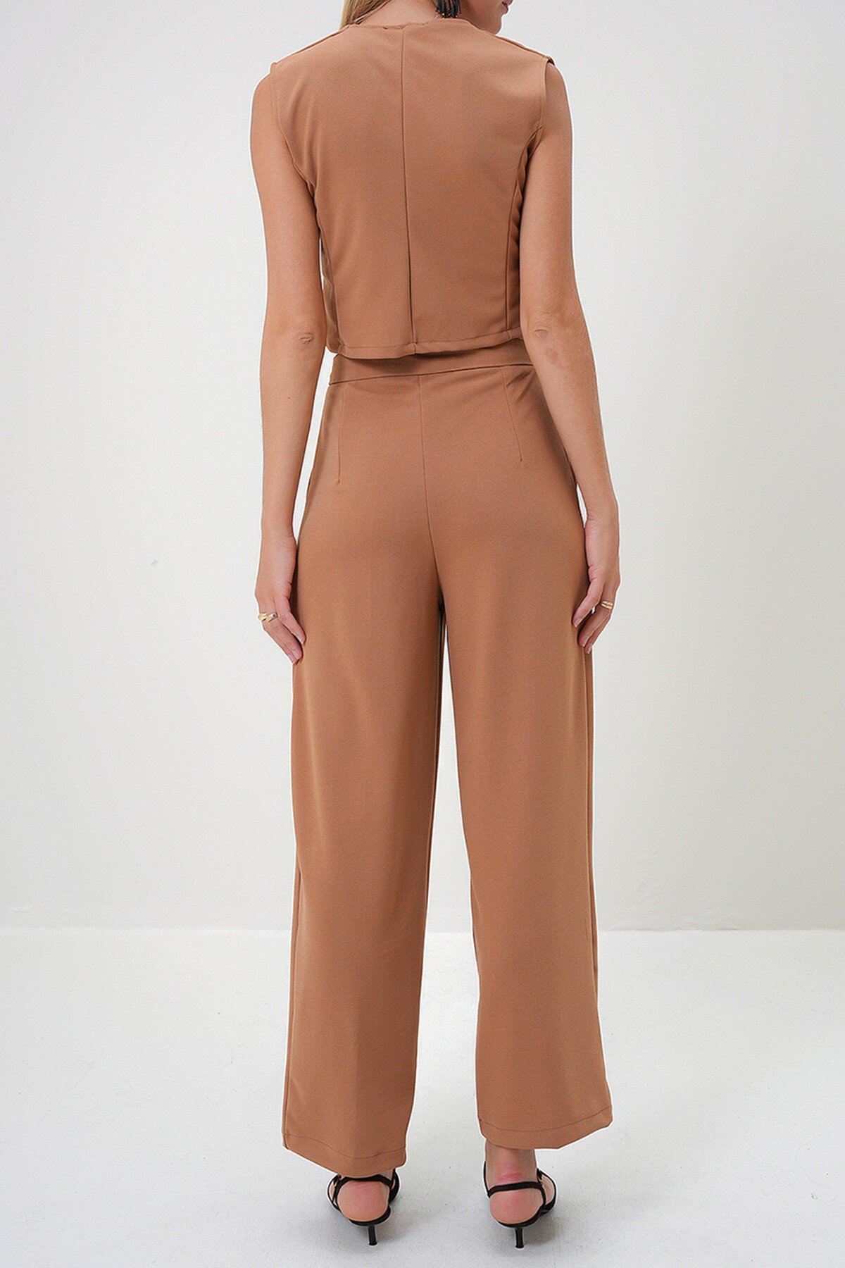 Vizon V Yaka Önü Düğmeli Yelek Ve Çift Cepli Palazzo Pantolon Takım