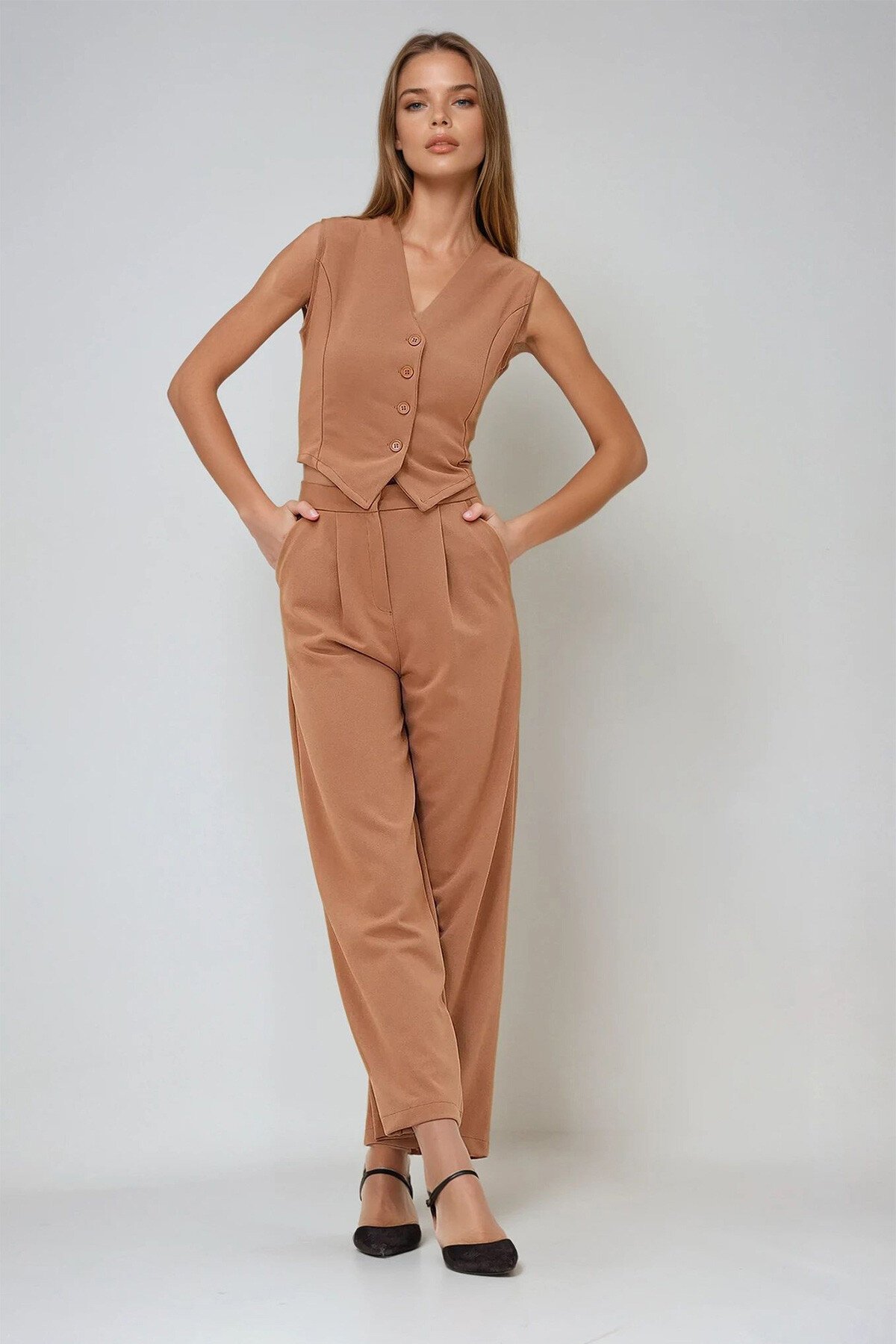 Vizon V Yaka Önü Düğmeli Yelek Ve Çift Cepli Palazzo Pantolon Takım