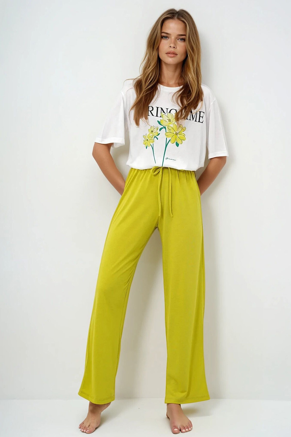 Yağ Yeşili Bisiklet Yaka Baskılı T Shirt Ve Düz Renk Pantolonlu Pijama Takımı