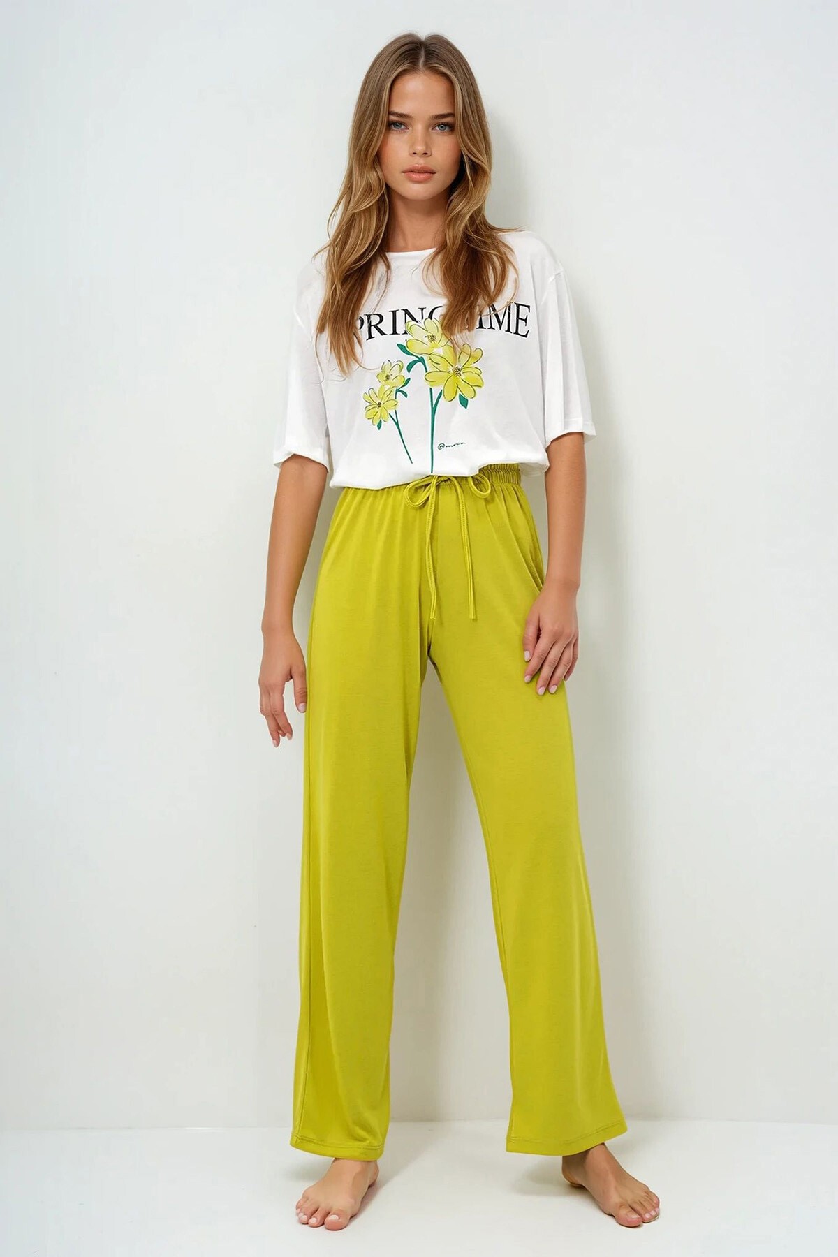 Yağ Yeşili Bisiklet Yaka Baskılı T Shirt Ve Düz Renk Pantolonlu Pijama Takımı