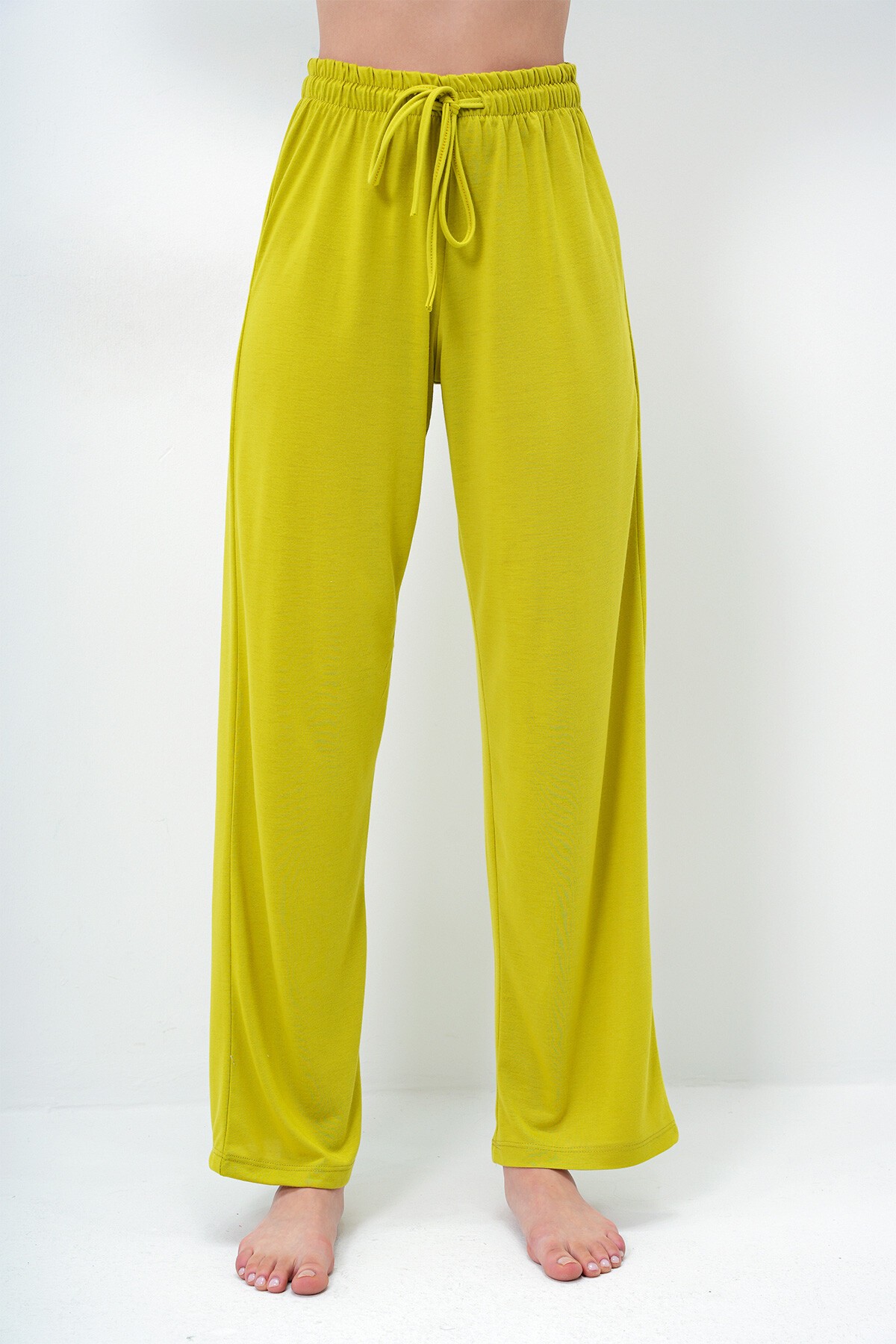 Yağ Yeşili Bisiklet Yaka Baskılı T Shirt Ve Düz Renk Pantolonlu Pijama Takımı