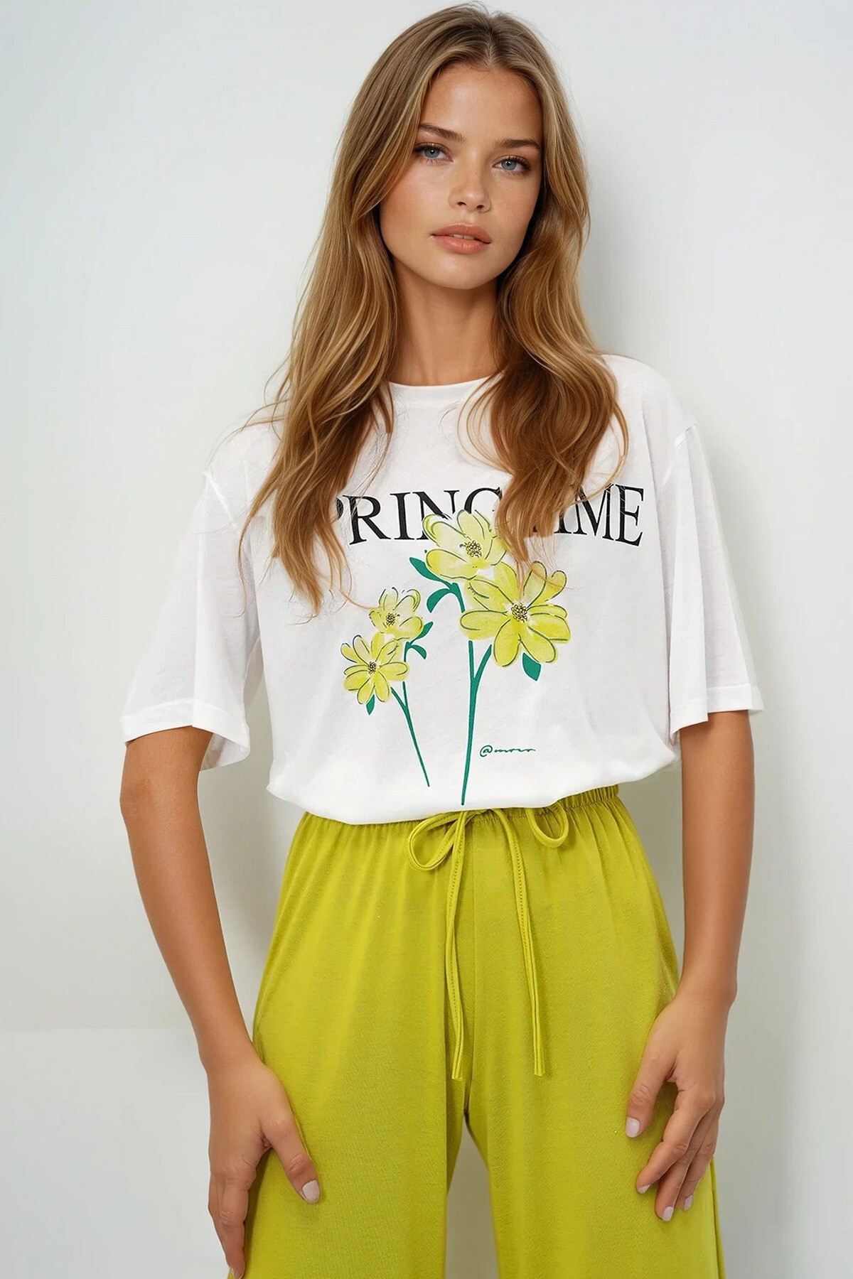 Yağ Yeşili Bisiklet Yaka Baskılı T Shirt Ve Düz Renk Pantolonlu Pijama Takımı