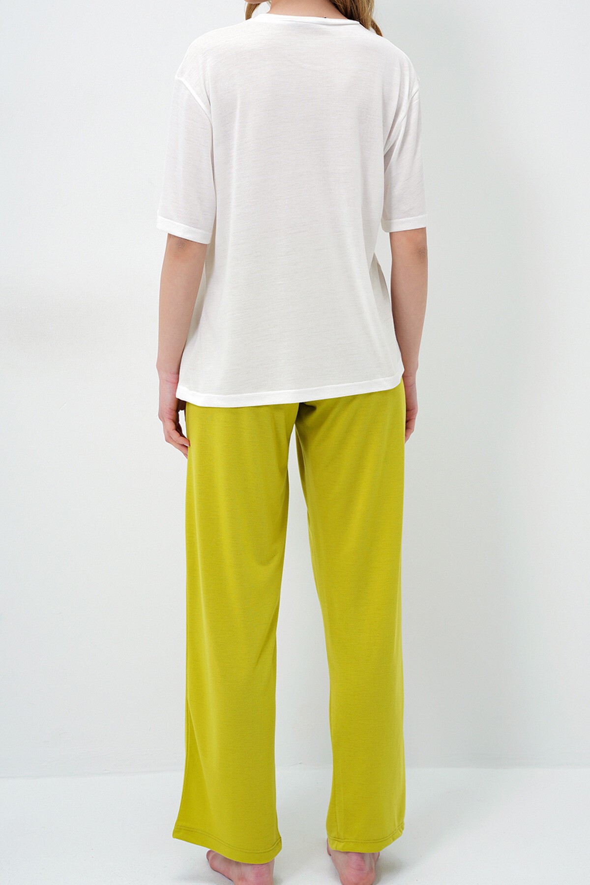 Yağ Yeşili Bisiklet Yaka Baskılı T Shirt Ve Düz Renk Pantolonlu Pijama Takımı
