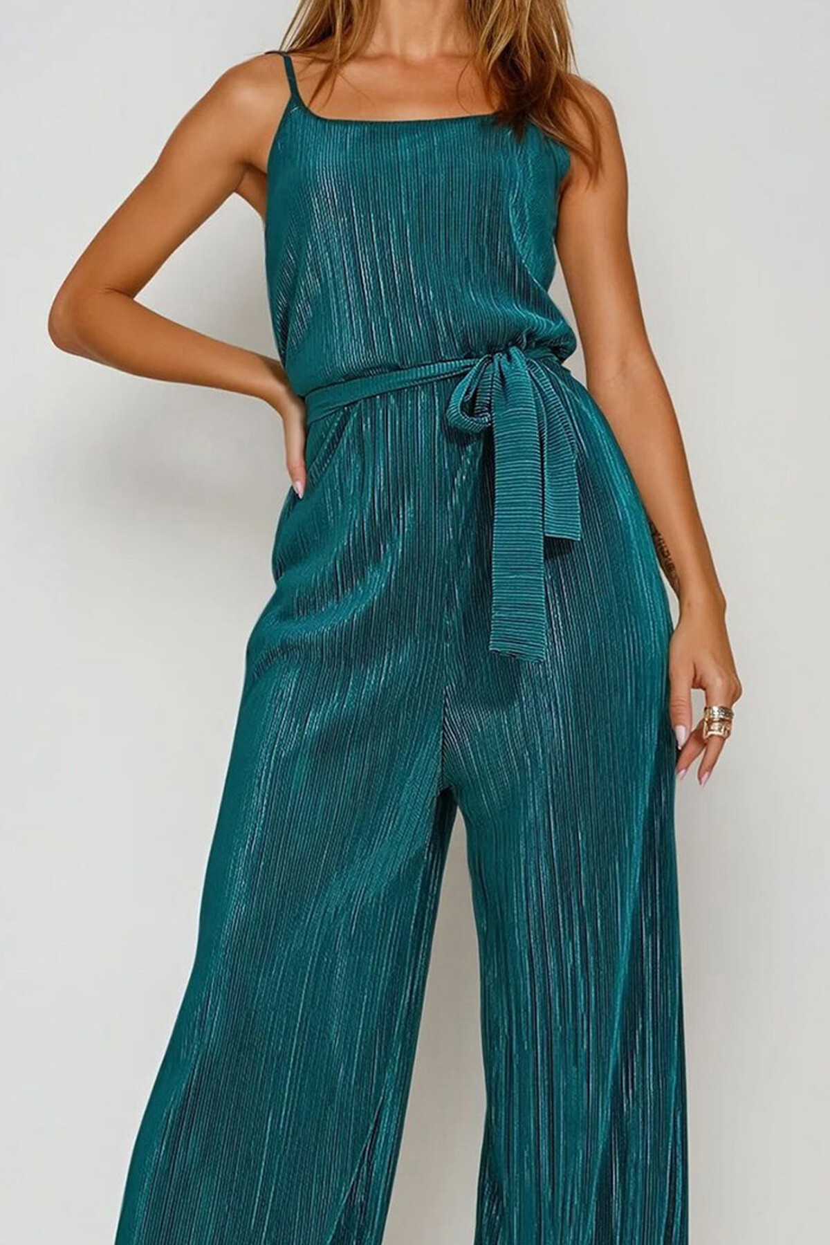 Yeşil Askılı Beli Kemerli Göğüs Dekolteli Pileli Tulum