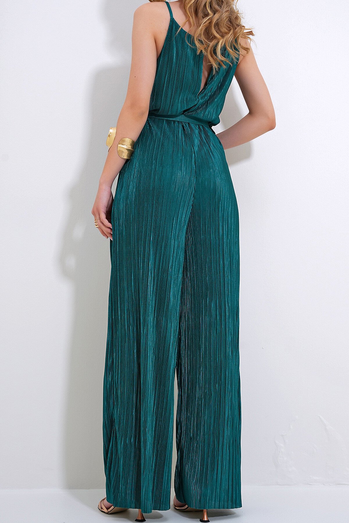 Yeşil Askılı Beli Kemerli Göğüs Dekolteli Pileli Tulum