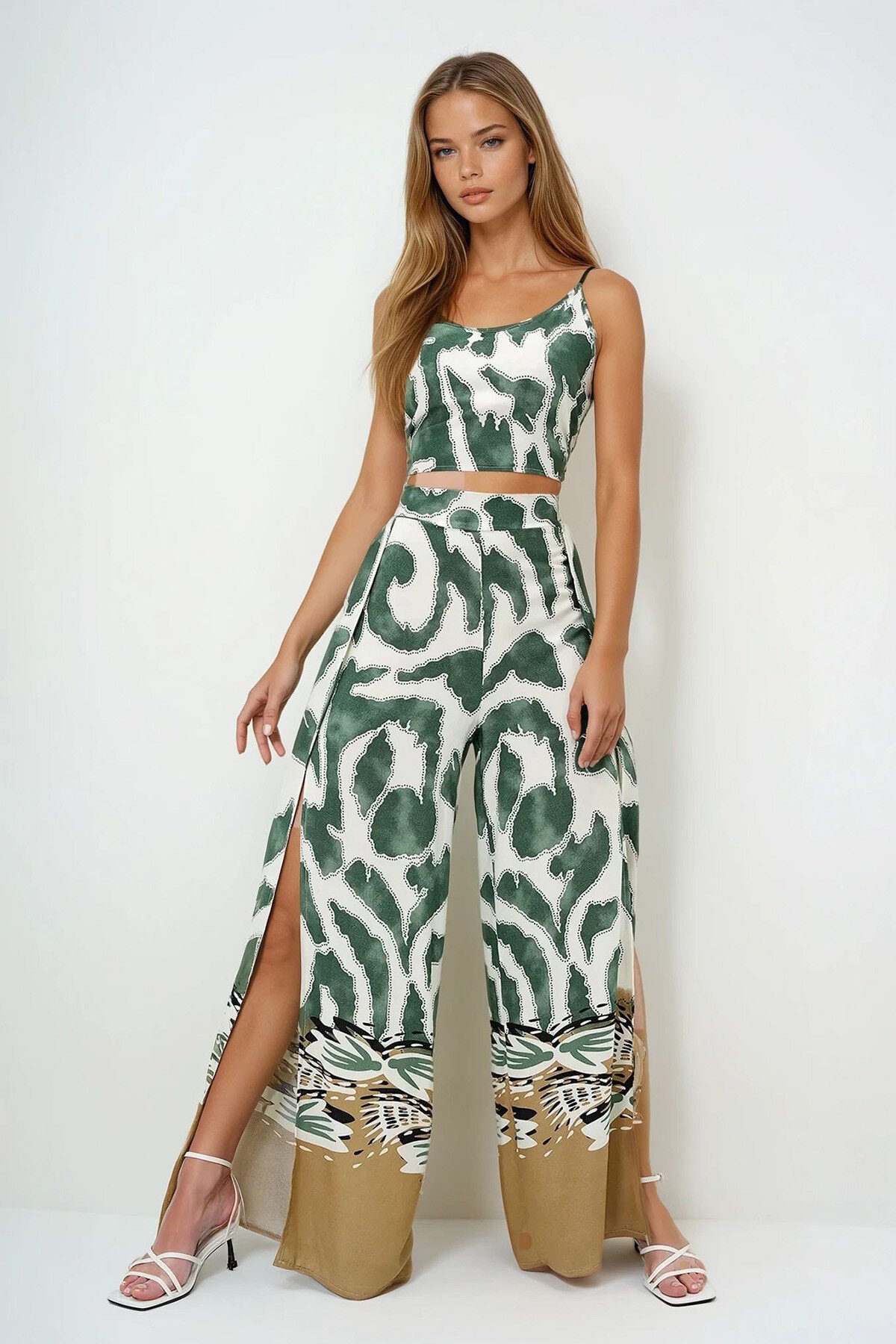 Yeşil Desenli Askılı Dokuma Bluz Ve Yırtmaçlı Palazzo Pantolon Takım