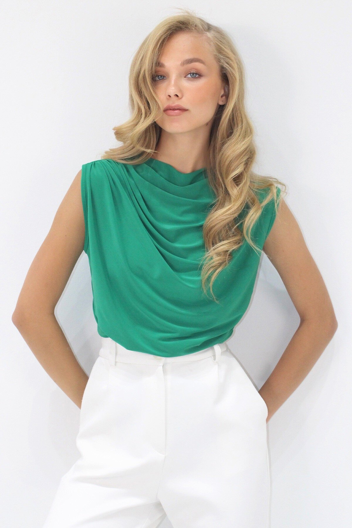 Yeşil Dik Yaka Omuz Drapeli Kolsuz Sandy Bluz