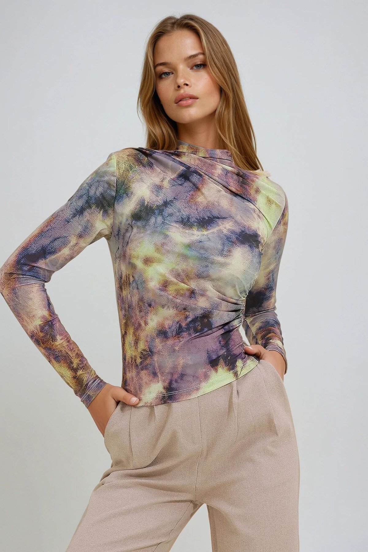 Yeşil Dik Yaka Omzu Büzgülü Drapeli Desenli Bluz