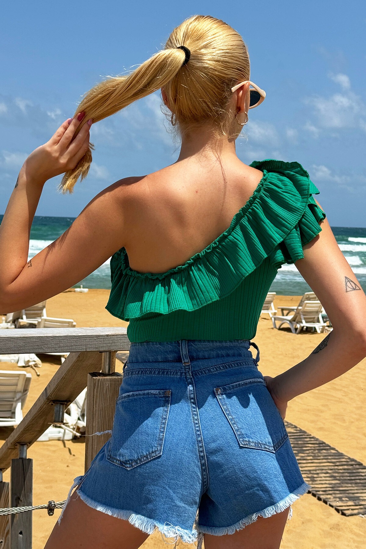 Yeşil Fırfırlı Tek Omuz Bluz