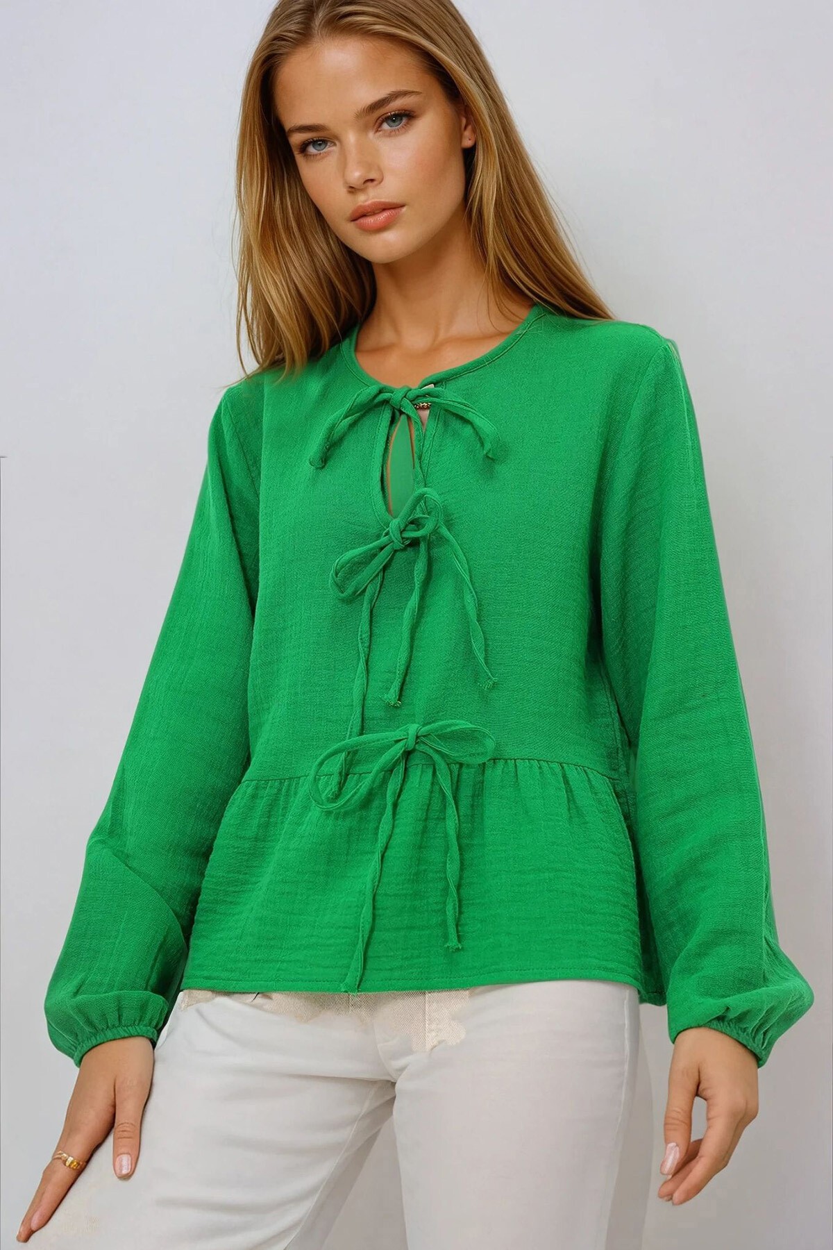 Yeşil Geniş Yaka Önden Bağlamalı Eteği Volanlı Dokuma Bluz