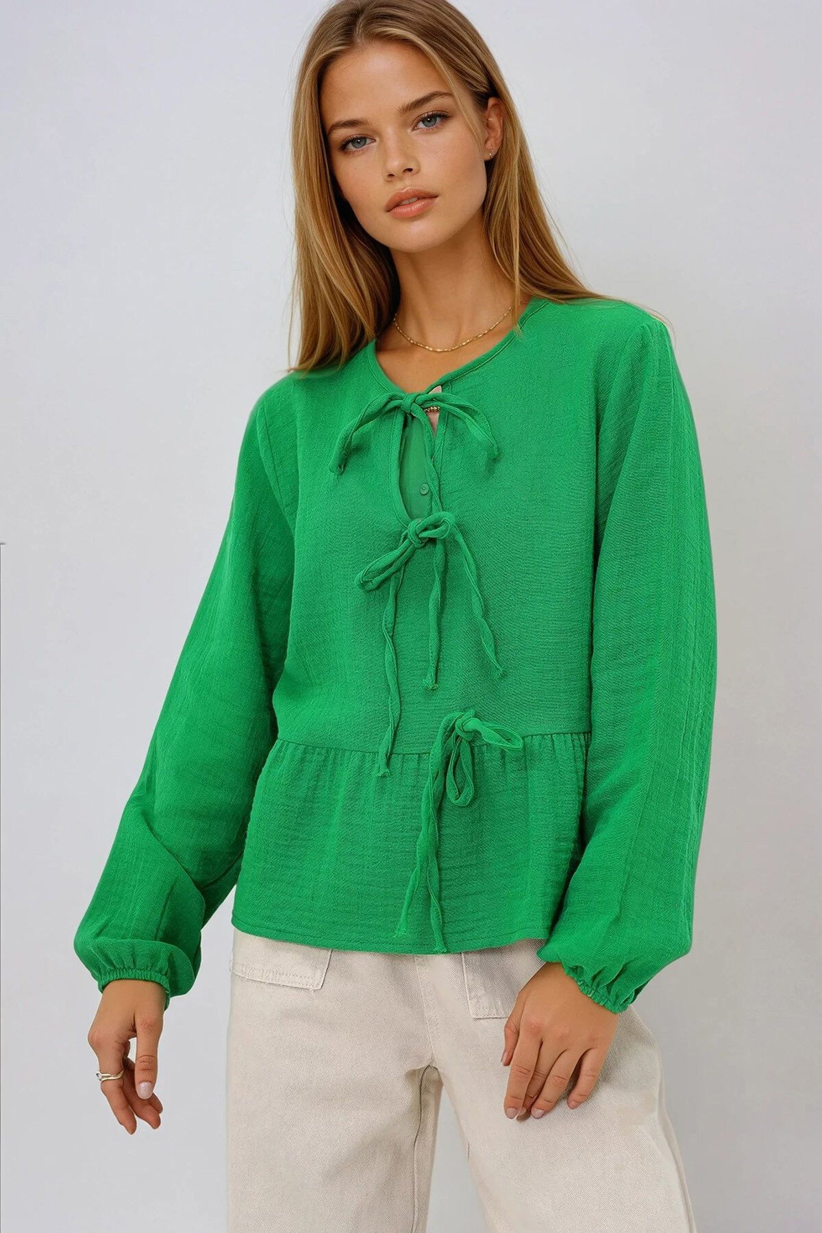 Yeşil Geniş Yaka Önden Bağlamalı Eteği Volanlı Dokuma Bluz