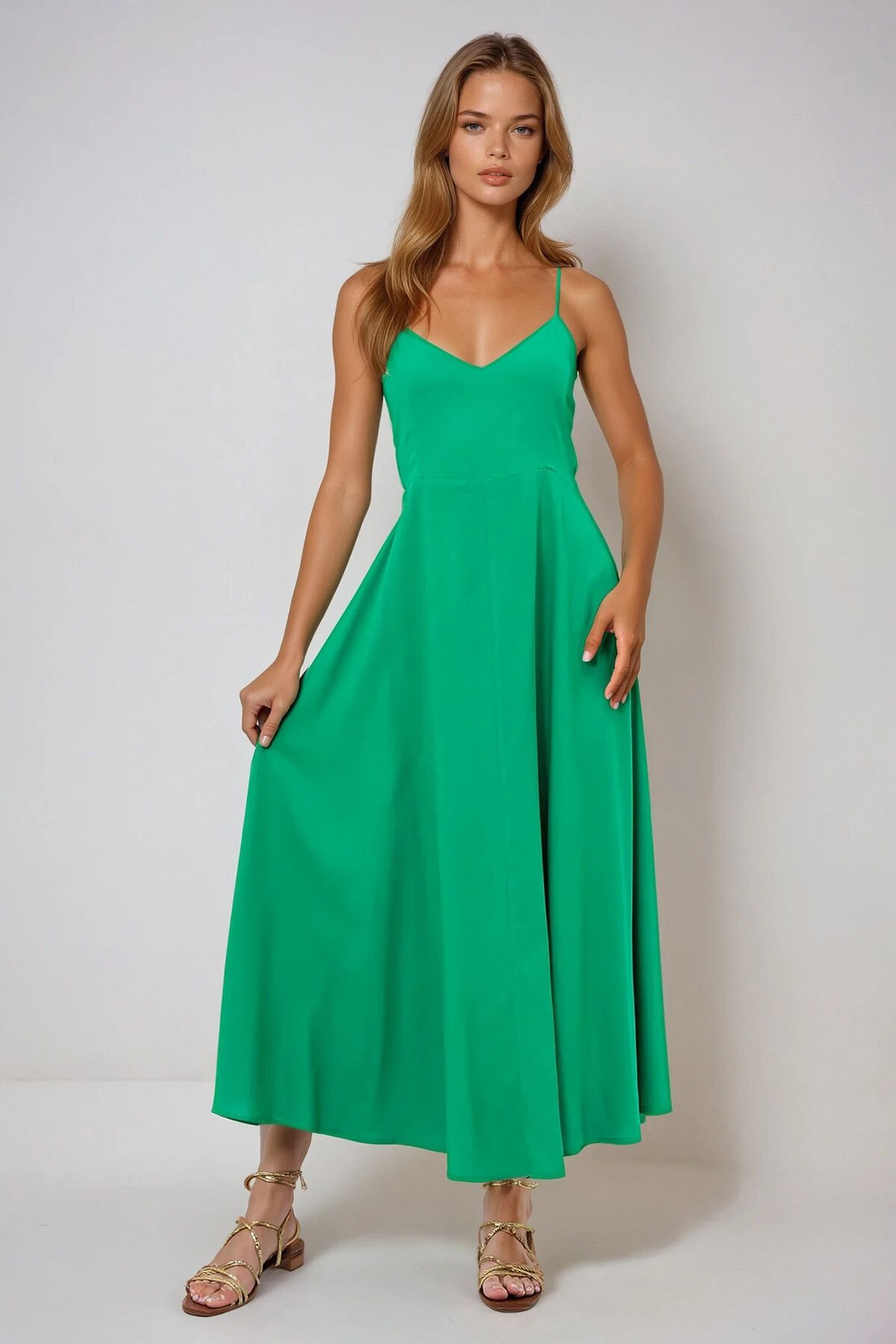 Yeşil İp Askılı Sırtı Bağlama Detaylı Maxi Boy Yazlık Elbise