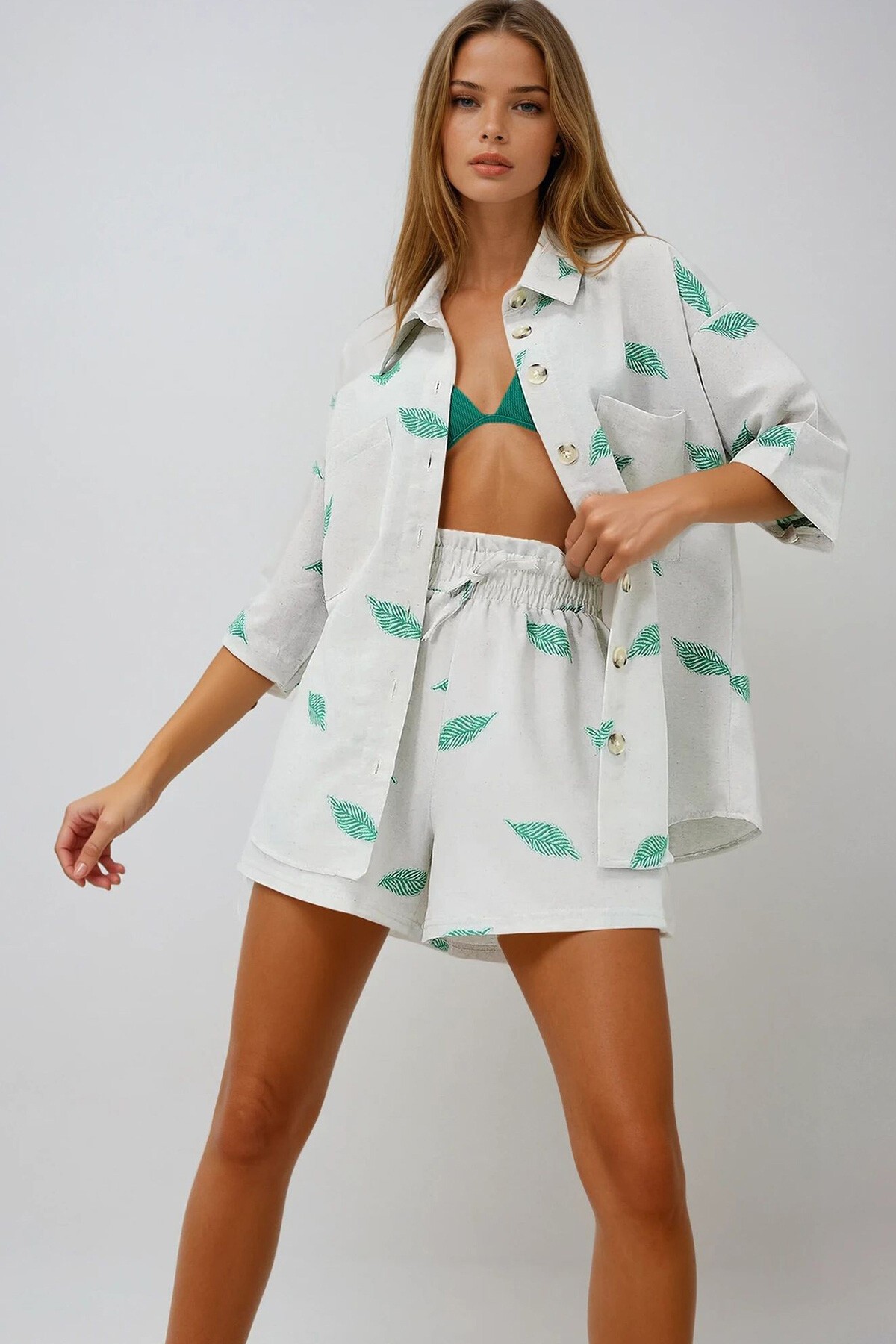 Yeşil Keten Görünümlü Çift Cepli Gömlek Ve Beli Lastikli Şort Takım