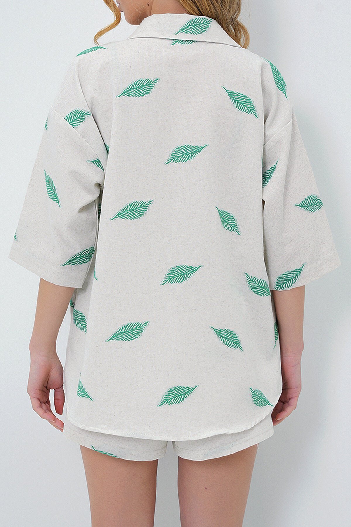 Yeşil Keten Görünümlü Çift Cepli Gömlek Ve Beli Lastikli Şort Takım