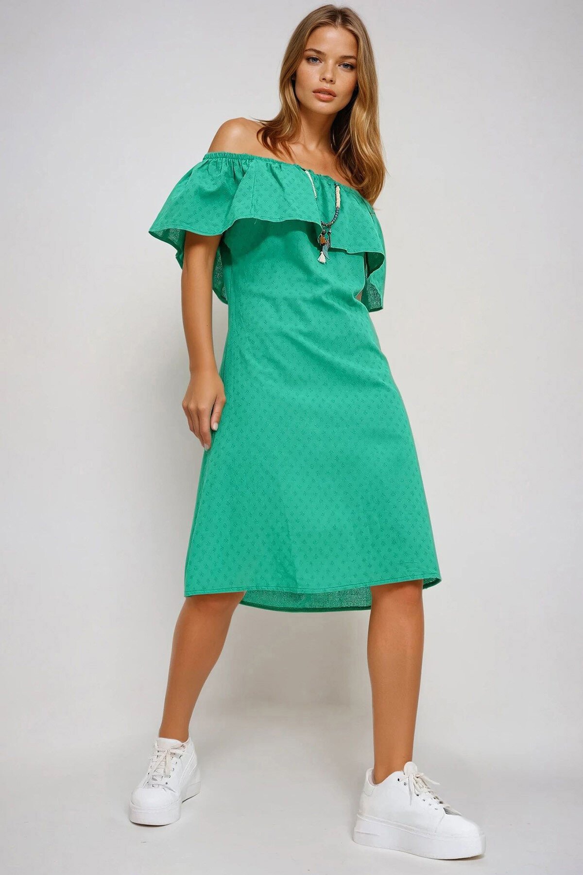 Yeşil Madonna Yaka Kendinden Desenli Dokuma Elbise