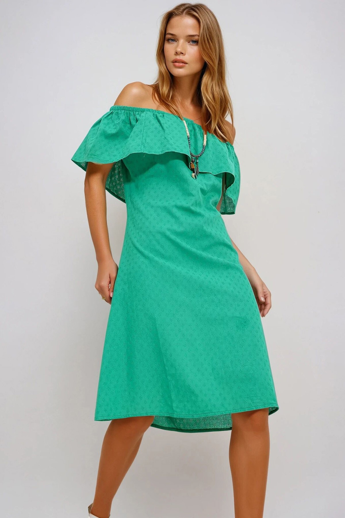 Yeşil Madonna Yaka Kendinden Desenli Dokuma Elbise