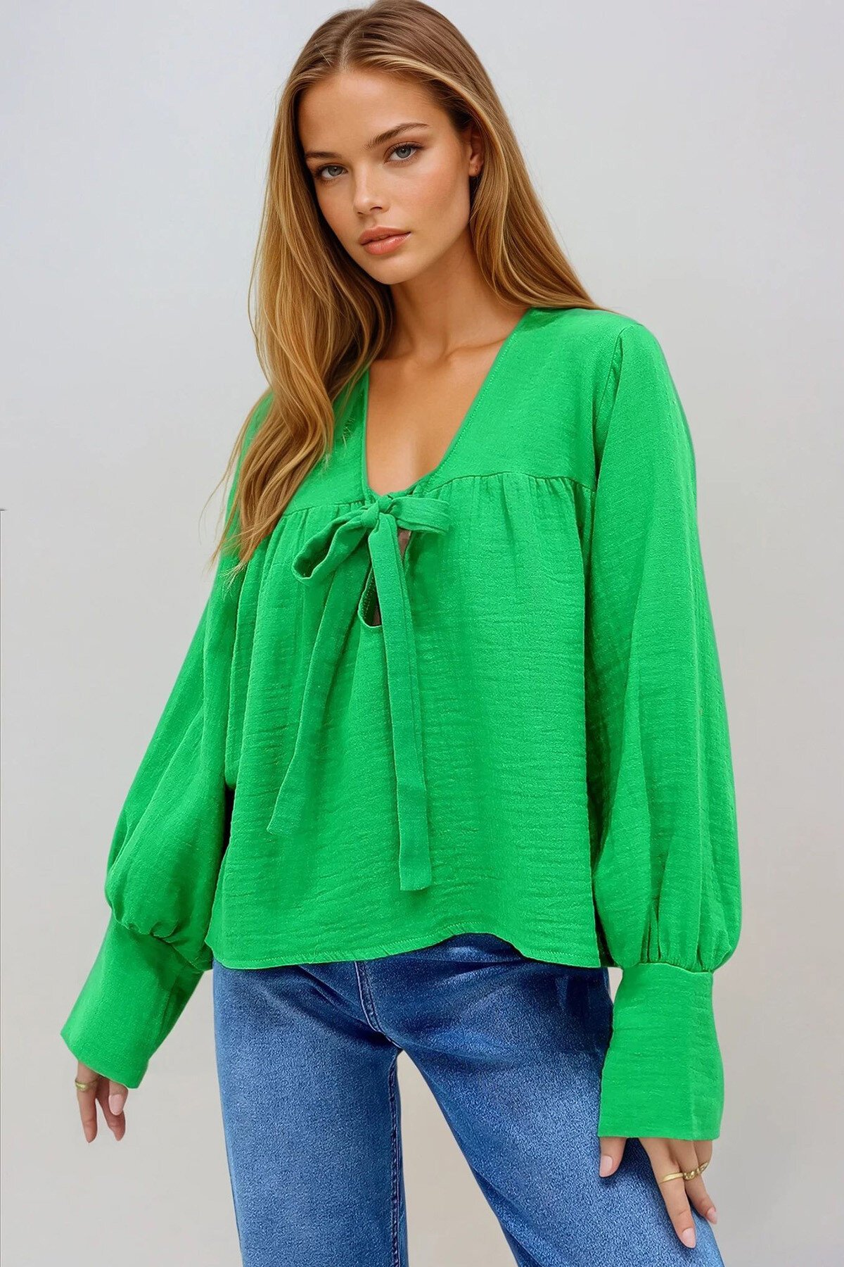 Yeşil V Yaka Göğüsten Bağlamalı Büzgülü Yazlık Dokuma Bluz