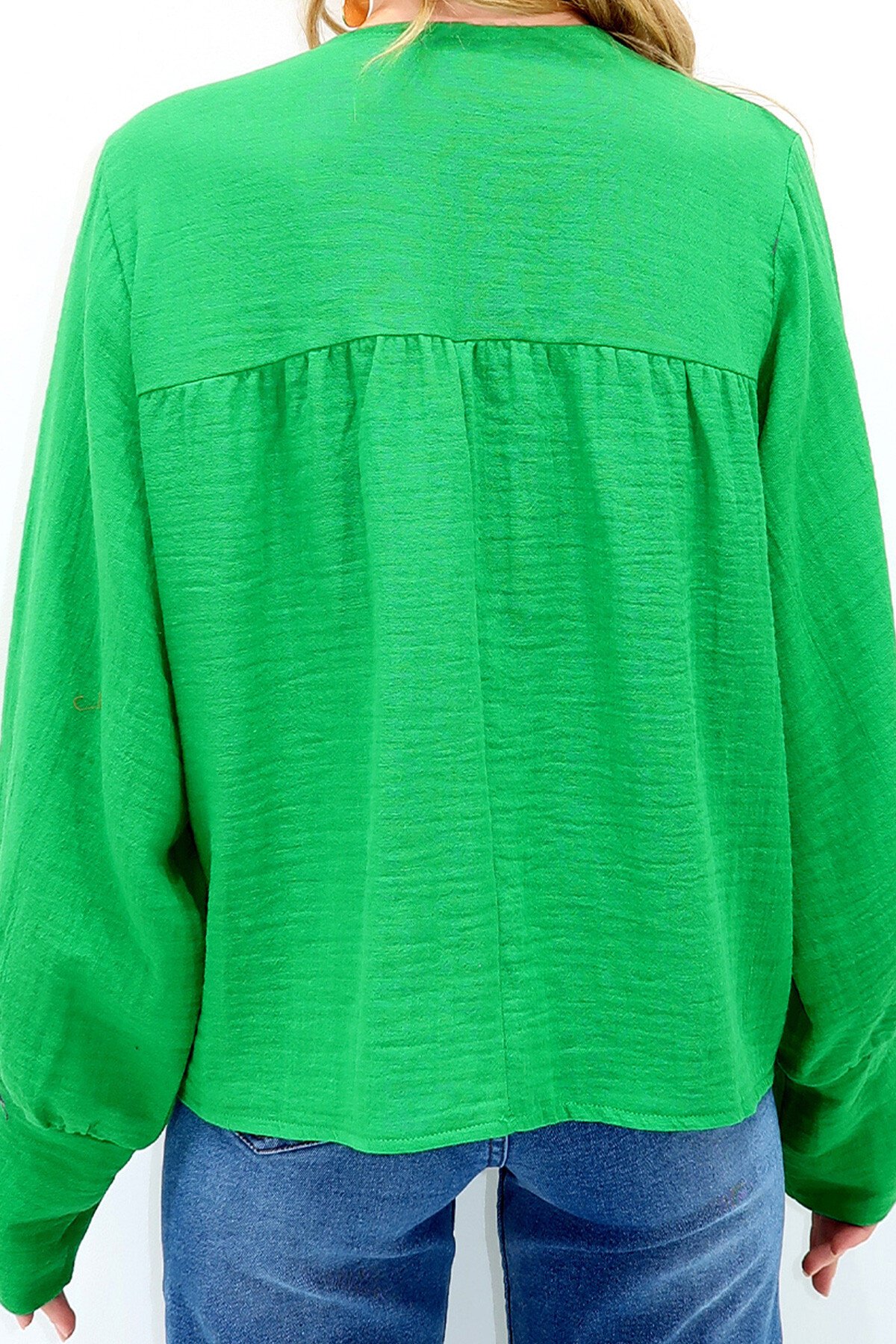 Yeşil V Yaka Göğüsten Bağlamalı Büzgülü Yazlık Dokuma Bluz