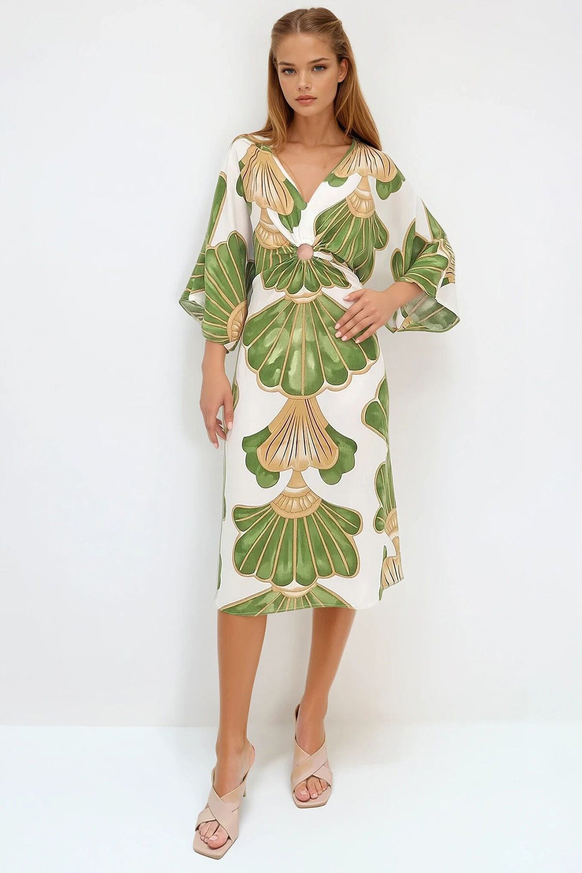 Yeşil V Yaka Halka Detaylı Dokuma Viskon Elbise