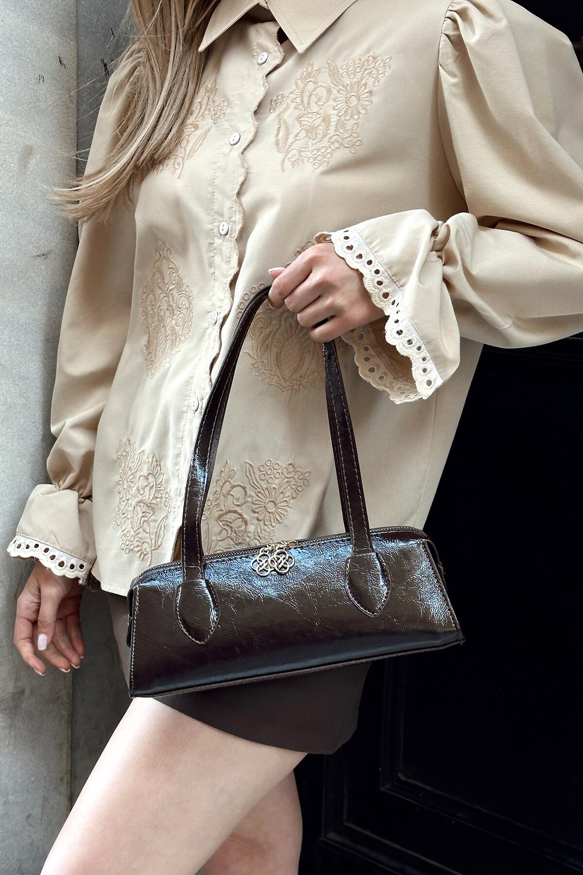 Acı Kahve Gold Fermuar Detaylı El Çantası