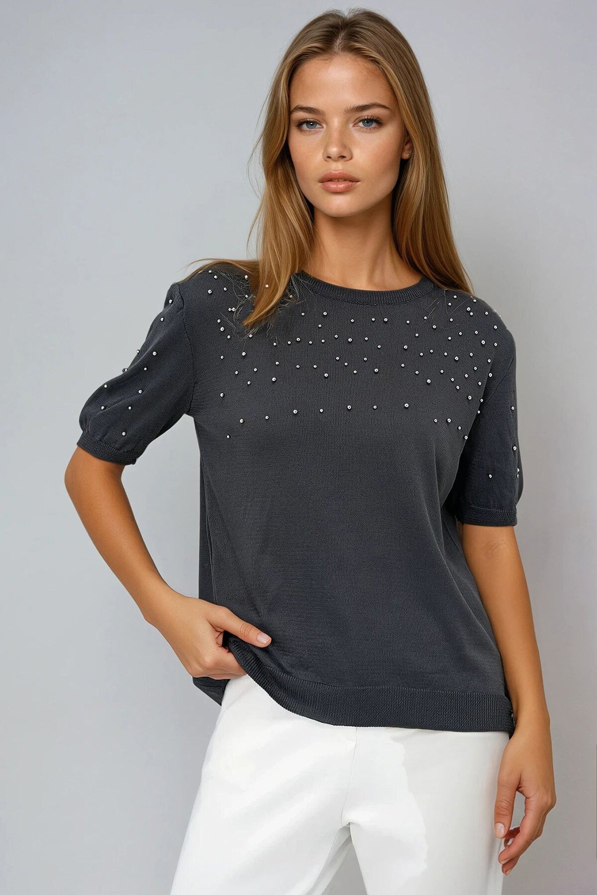 Antrasit Bisiklet Yaka İnci Çakımlı Kısa Kollu Triko Bluz