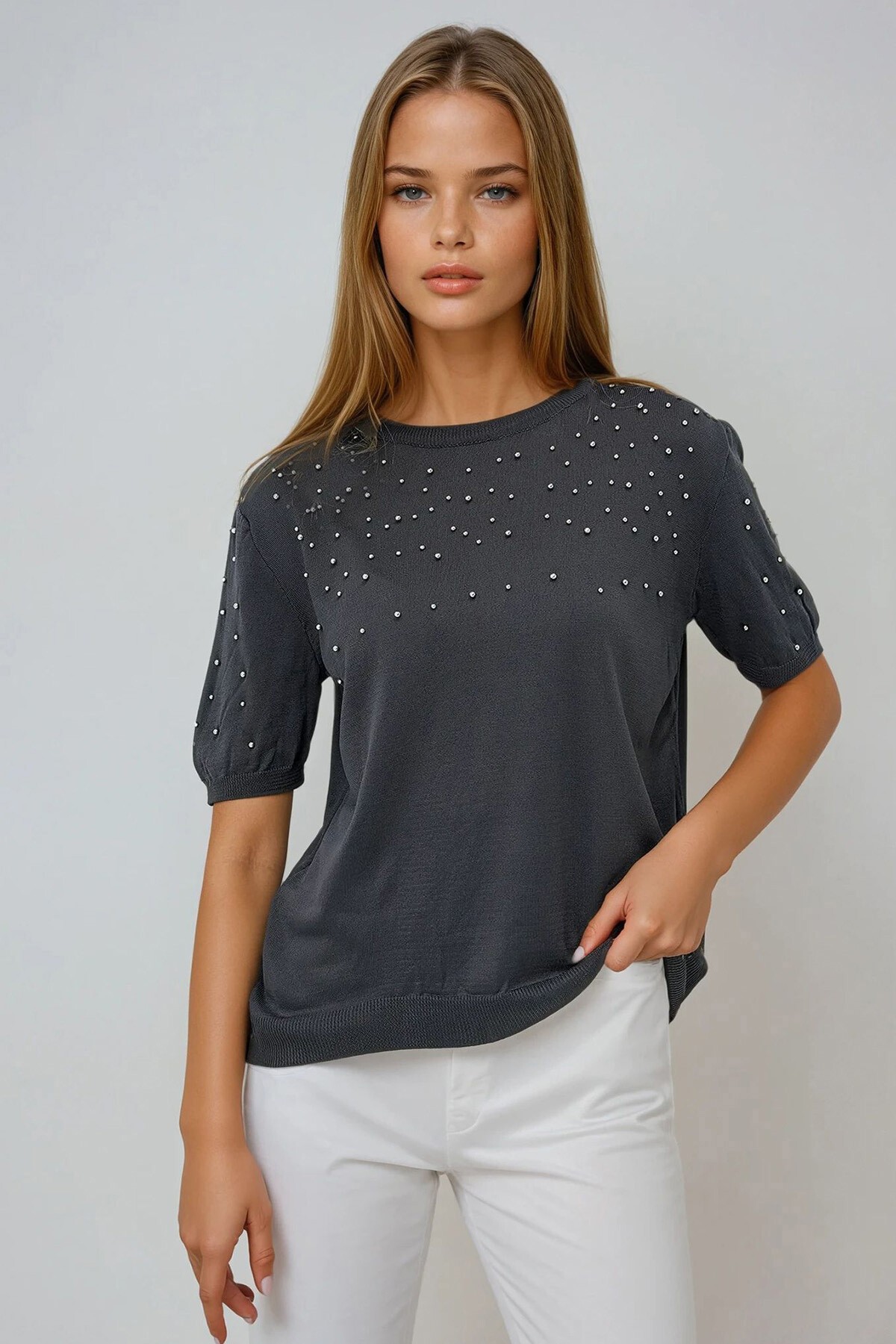 Antrasit Bisiklet Yaka İnci Çakımlı Kısa Kollu Triko Bluz