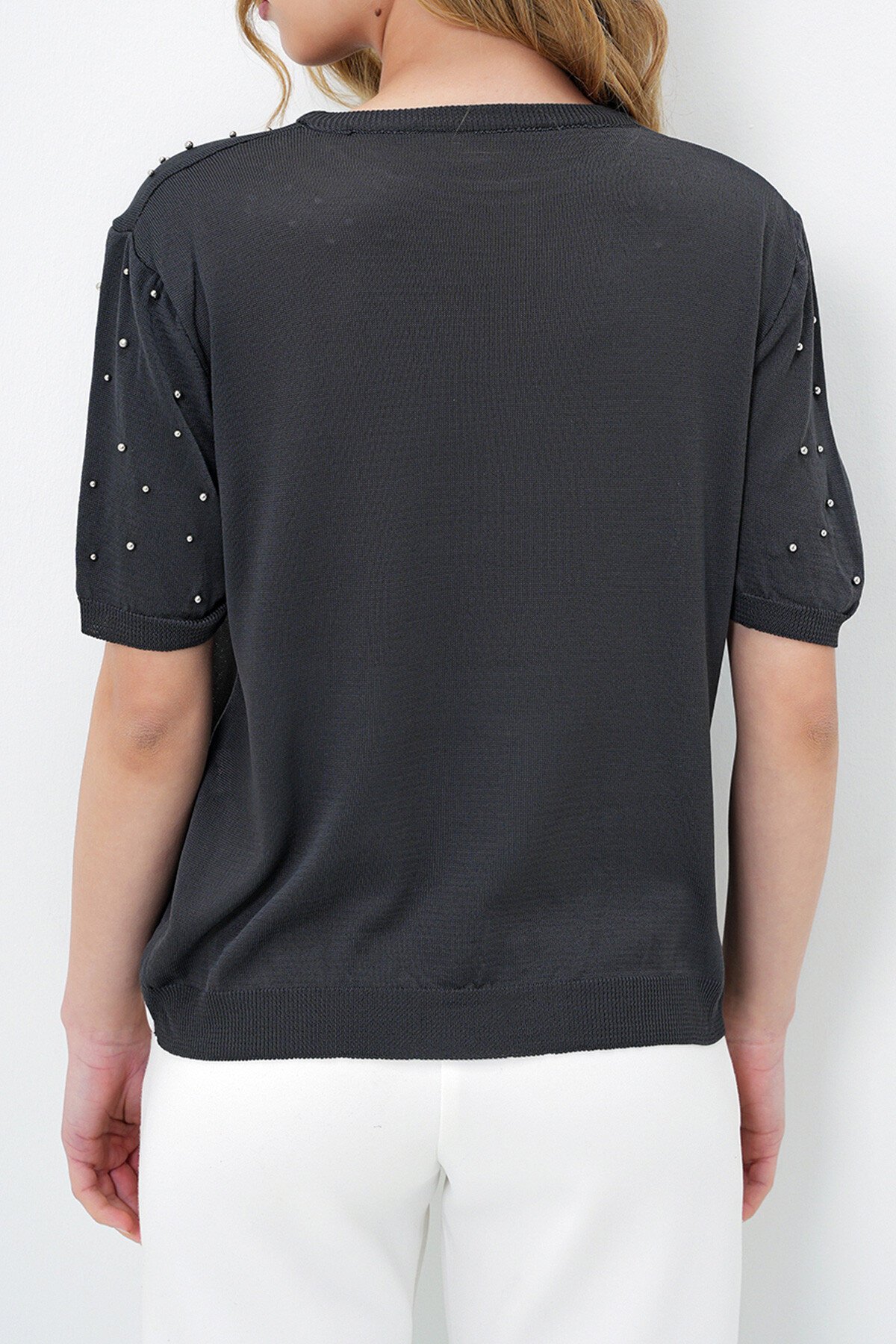 Antrasit Bisiklet Yaka İnci Çakımlı Kısa Kollu Triko Bluz