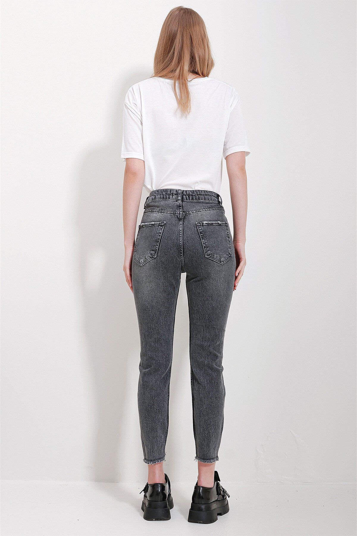 Antrasit Yıkamalı Eskitme Mom Jean