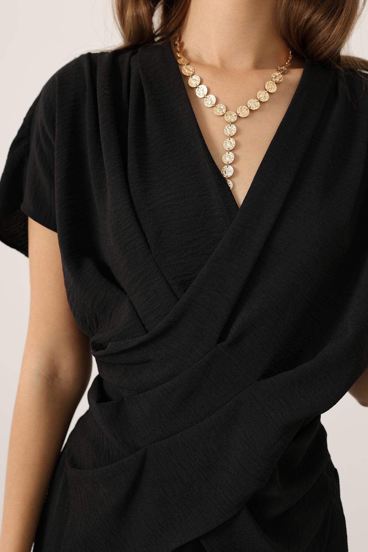 Siyah Asimetrik Kesim Bluz Ve Beli Lastikli Pantolon Takım