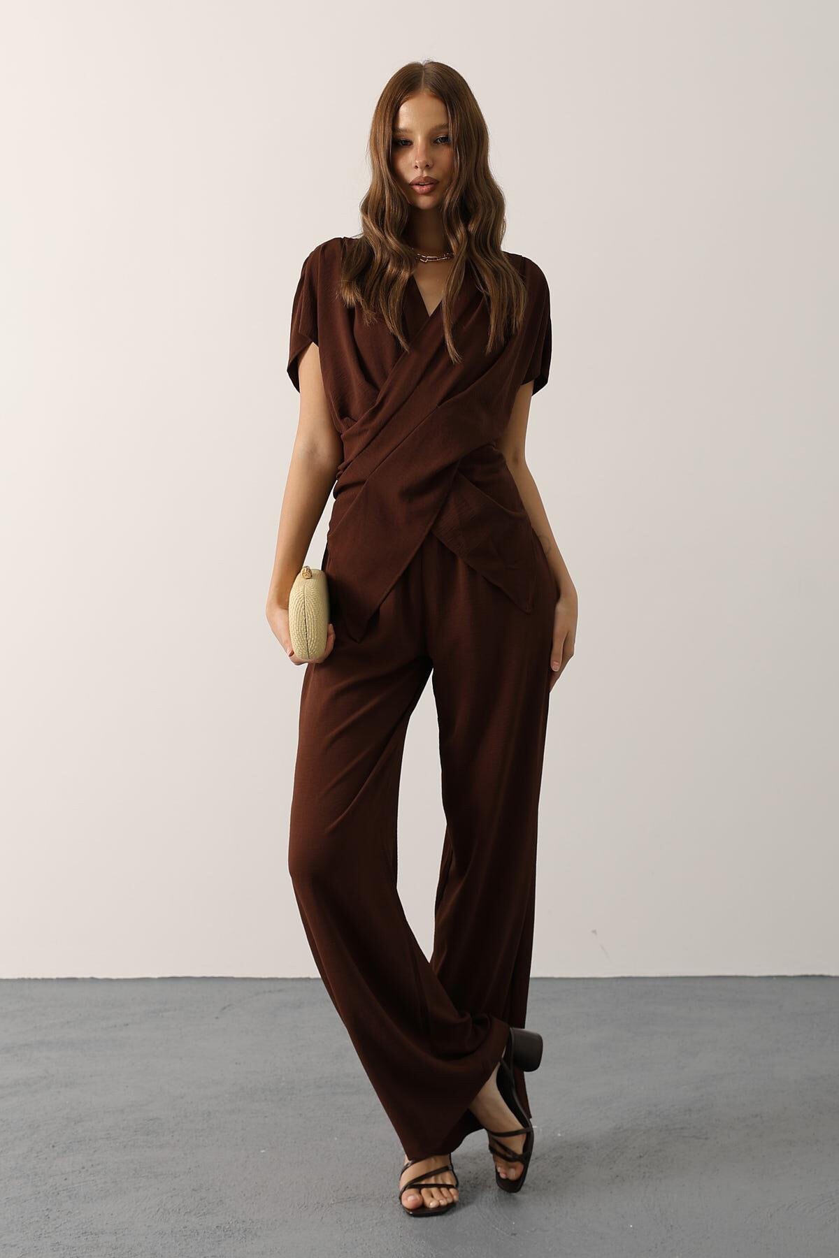 Kahve Asimetrik Kesim Bluz Ve Beli Lastikli Pantolon Takım