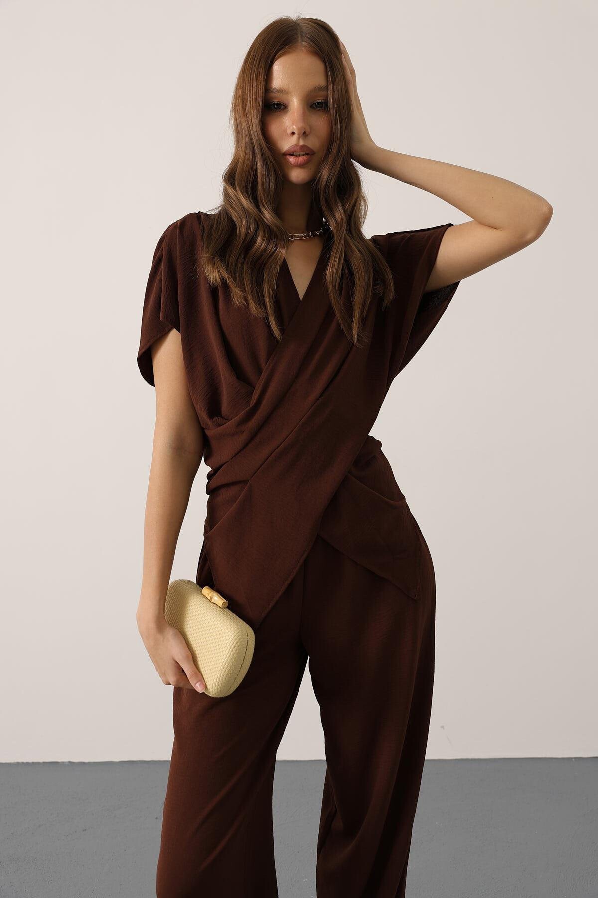 Kahve Asimetrik Kesim Bluz Ve Beli Lastikli Pantolon Takım